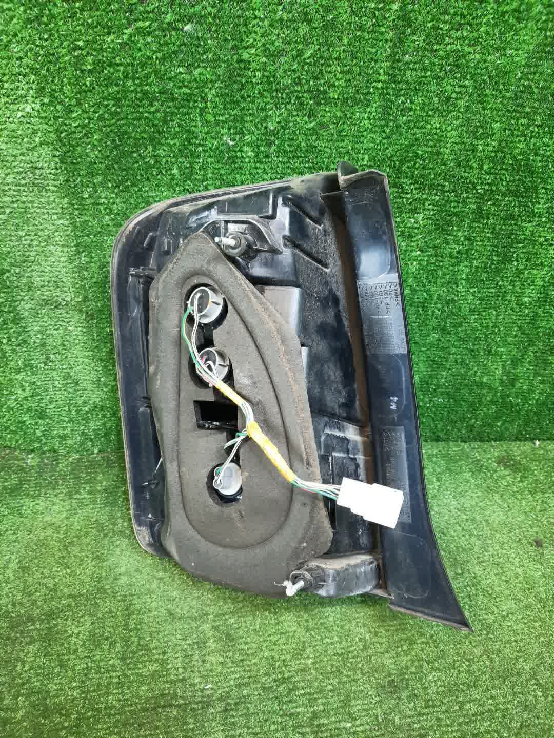 Стоп-сигнал правый задний TOYOTA PRIUS NHW20 4 ракурс