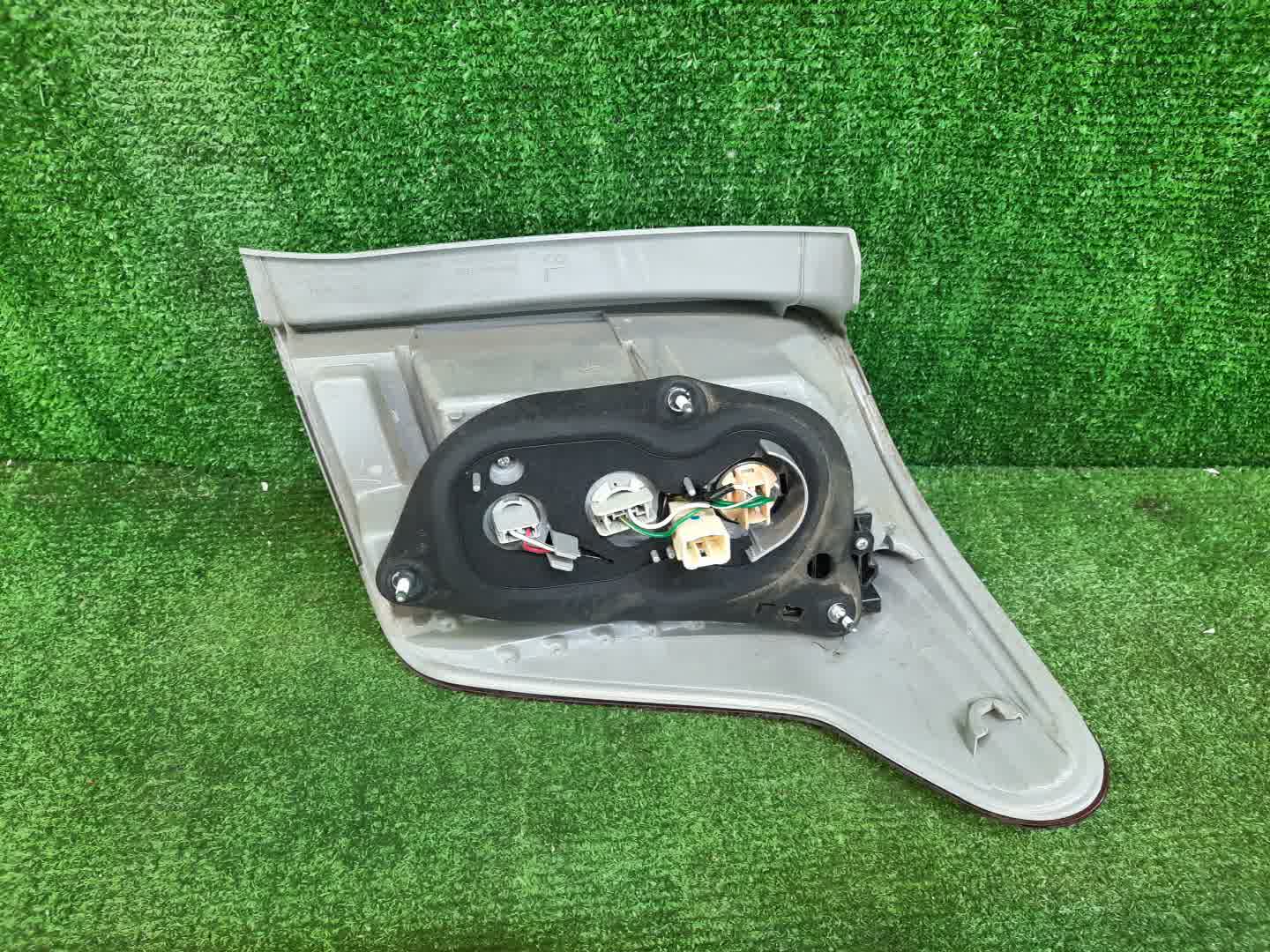 Стоп-сигнал левый задний TOYOTA COROLLA FIELDER, FIELDER ZRE144G, ZRE142G, NZE144G, NZE141G 3 ракурс