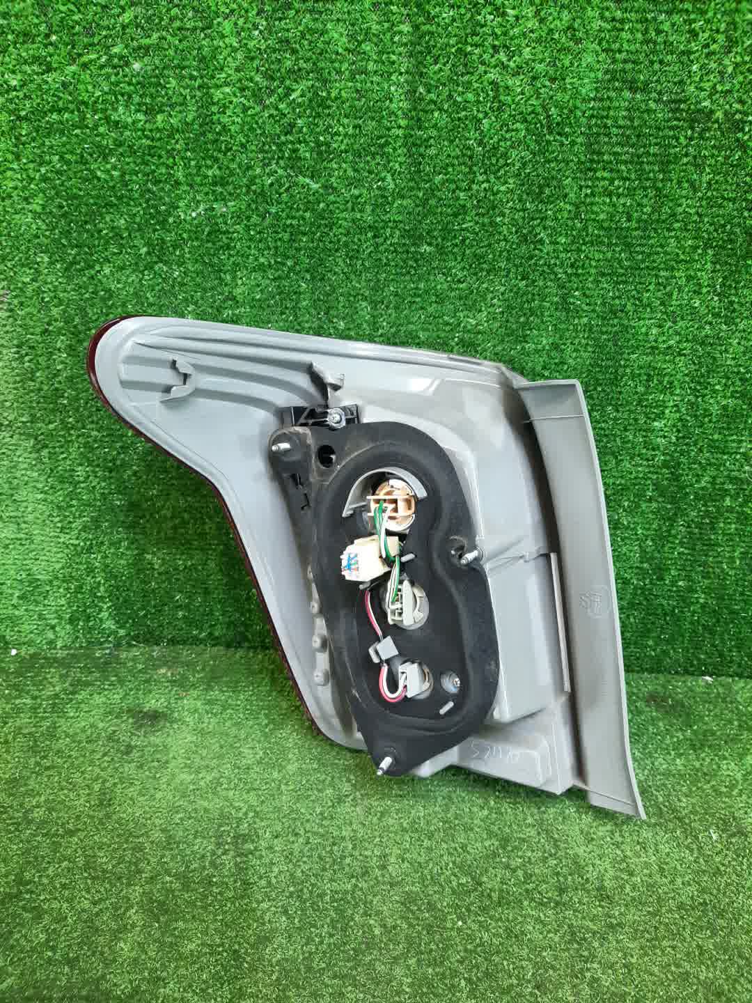 Стоп-сигнал правый задний TOYOTA COROLLA FIELDER, FIELDER ZRE144G, ZRE142G, NZE144G, NZE141G 2 ракурс