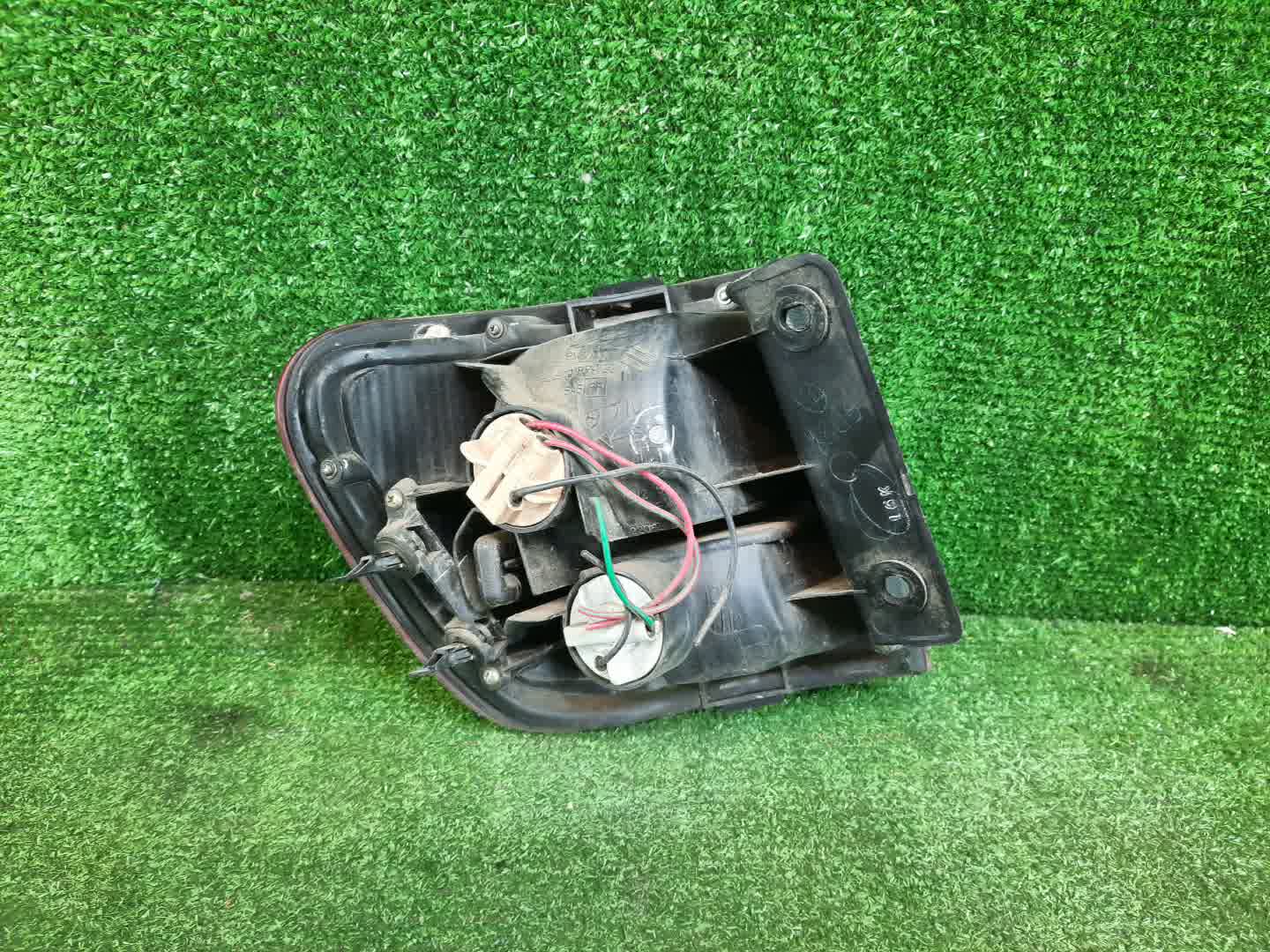 Стоп-сигнал правый задний NISSAN AVENIR, EXPERT W11, PNW11, PW11, RW11, VW11, VNW11 3 ракурс