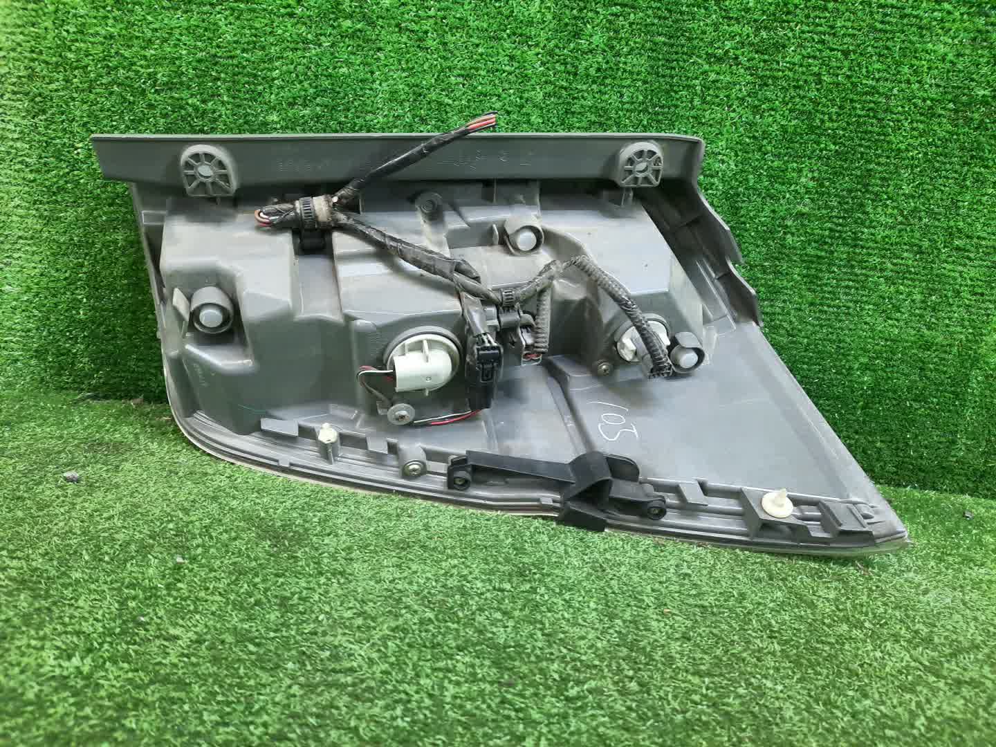 Стоп-сигнал левый задний HONDA STEPWGN RK1 2 ракурс