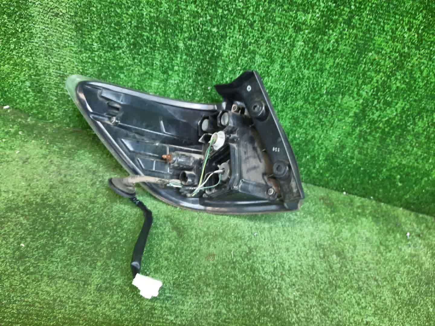 Стоп-сигнал правый задний TOYOTA WISH ZGE20W, ZGE20G, ZGE25W, ZGE21G, ZGE22W, ZGE25G 3 ракурс