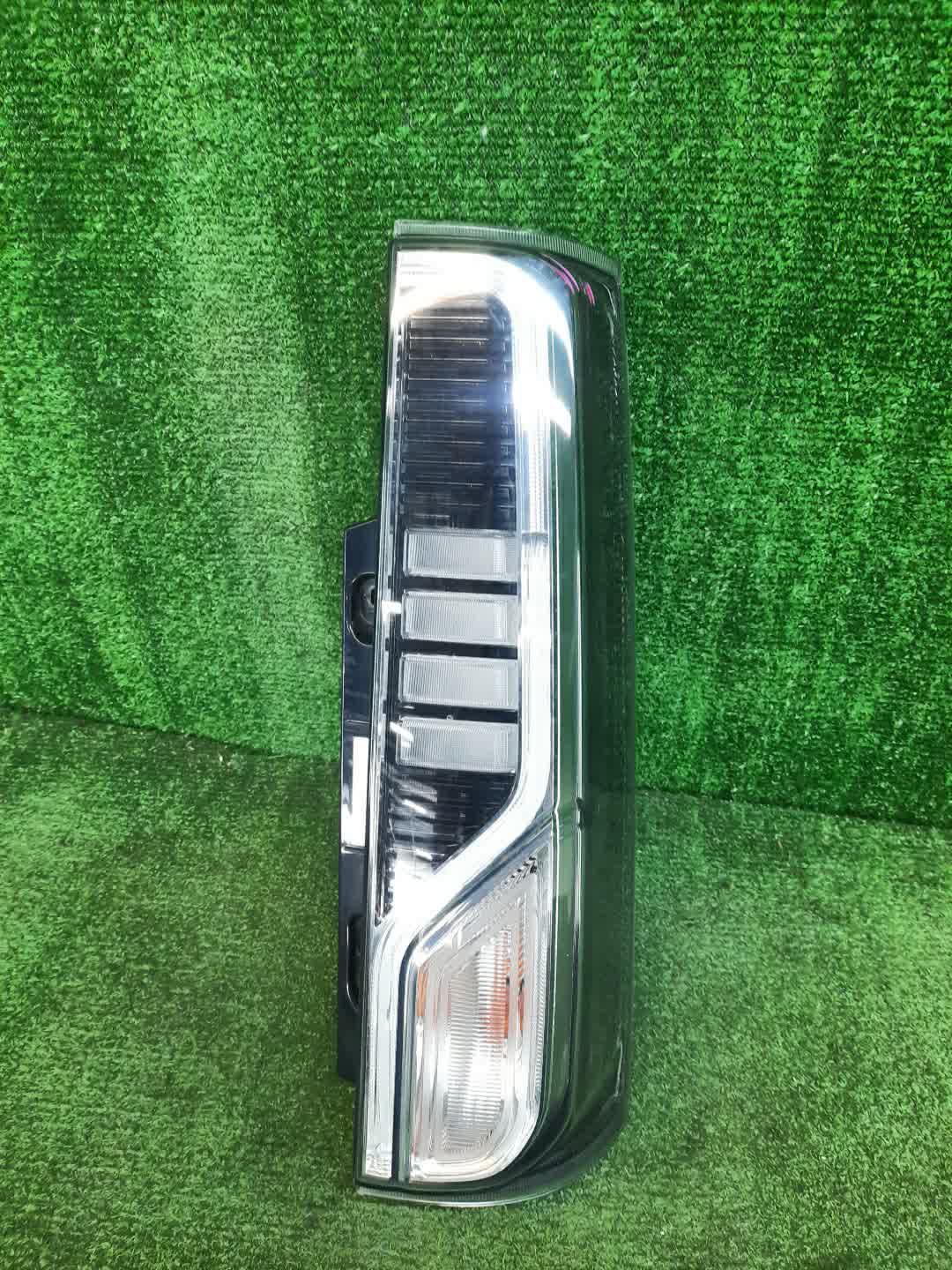 Стоп-сигнал правый задний SUZUKI SPACIA MK53S 1 ракурс