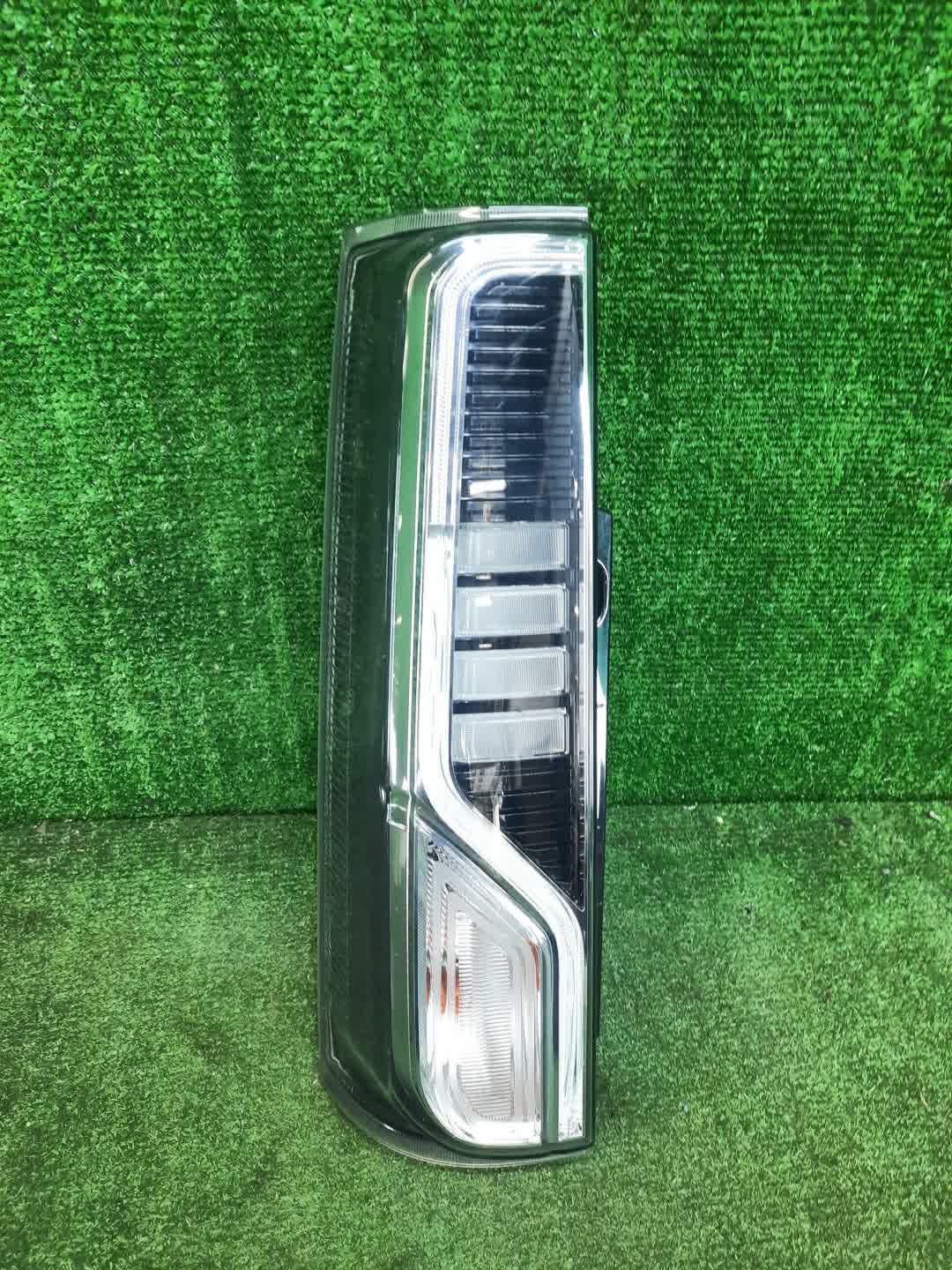 Стоп-сигнал левый задний SUZUKI SPACIA MK53S 1 ракурс