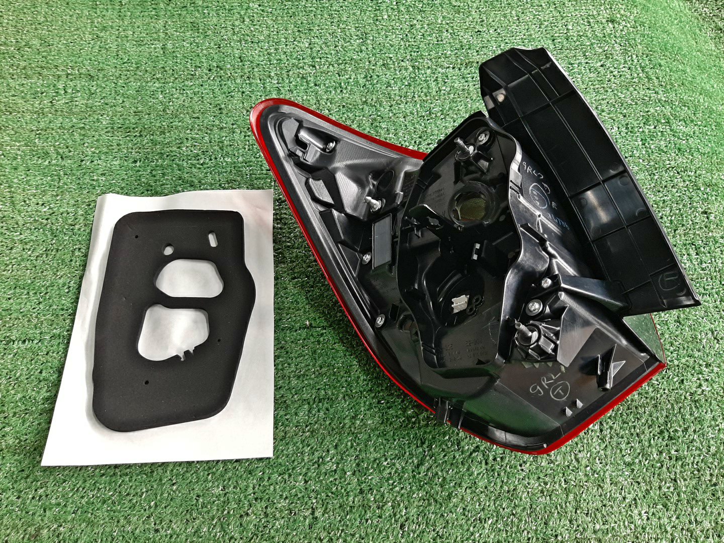 Стоп-сигнал правый задний TOYOTA VITZ, YARIS KSP130, NSP130, NSP135, NCP131 81551-52D41 2 ракурс