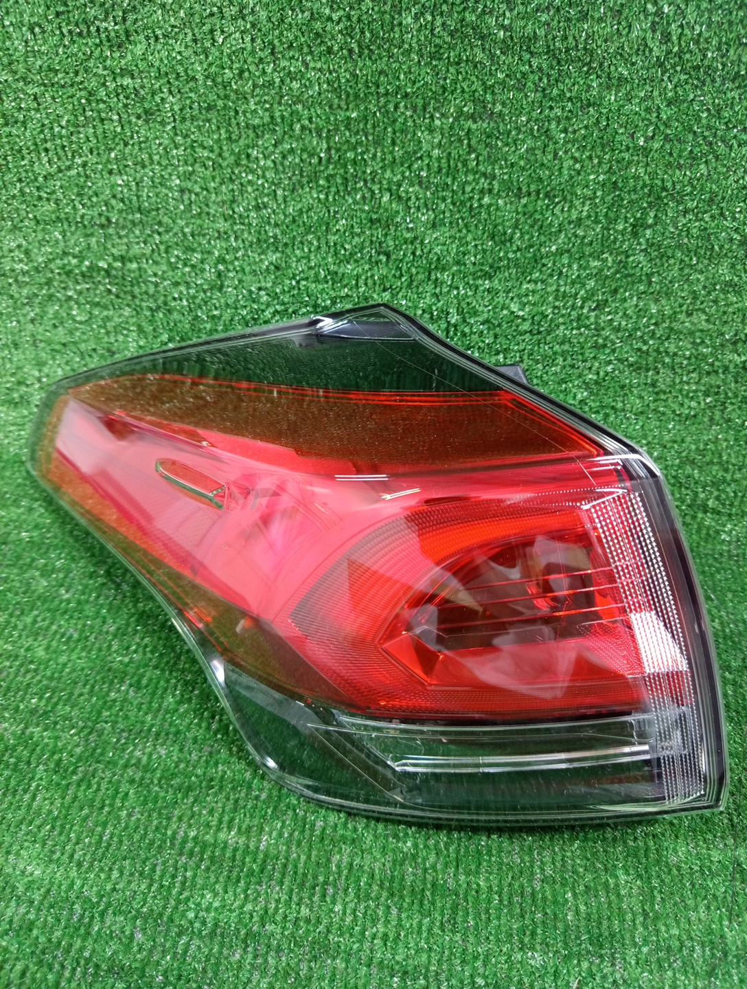 Стоп-сигнал левый задний TOYOTA RAV4 ASA42 81561-42202 1 ракурс