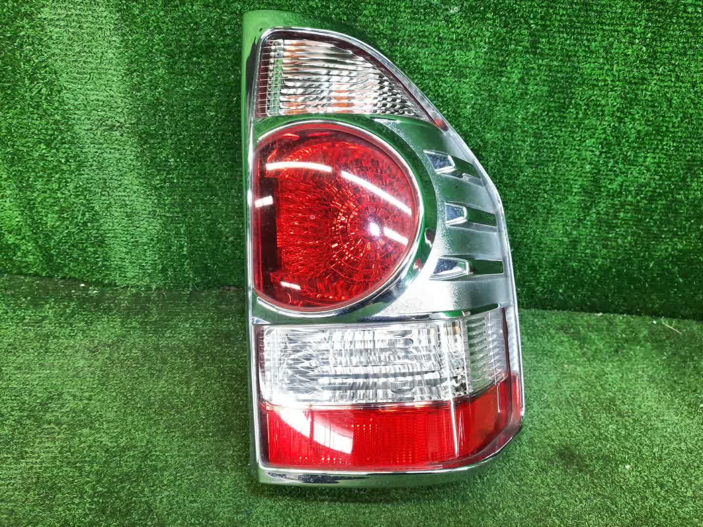 Стоп-сигнал правый задний MITSUBISHI PAJERO V75W, V65W, V78W, V73W, V77W, V63W, V68W 1 ракурс