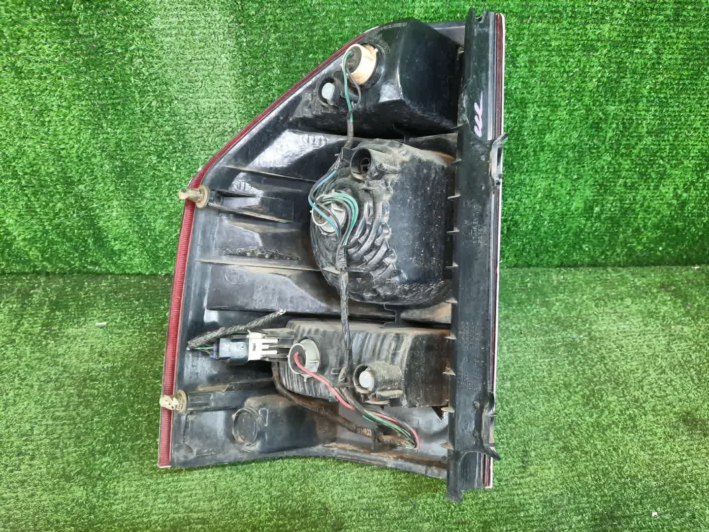 Стоп-сигнал правый задний MITSUBISHI PAJERO V75W, V65W, V78W, V73W, V77W, V63W, V68W 2 ракурс