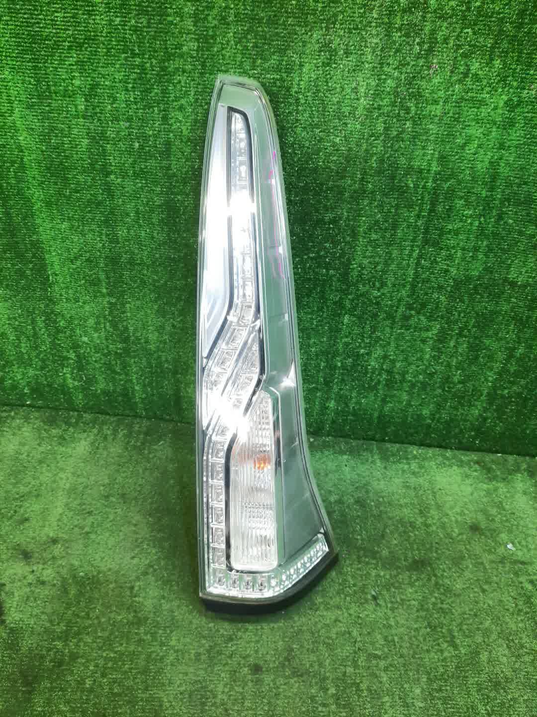 Стоп-сигнал правый задний NISSAN SERENA C26 1 ракурс