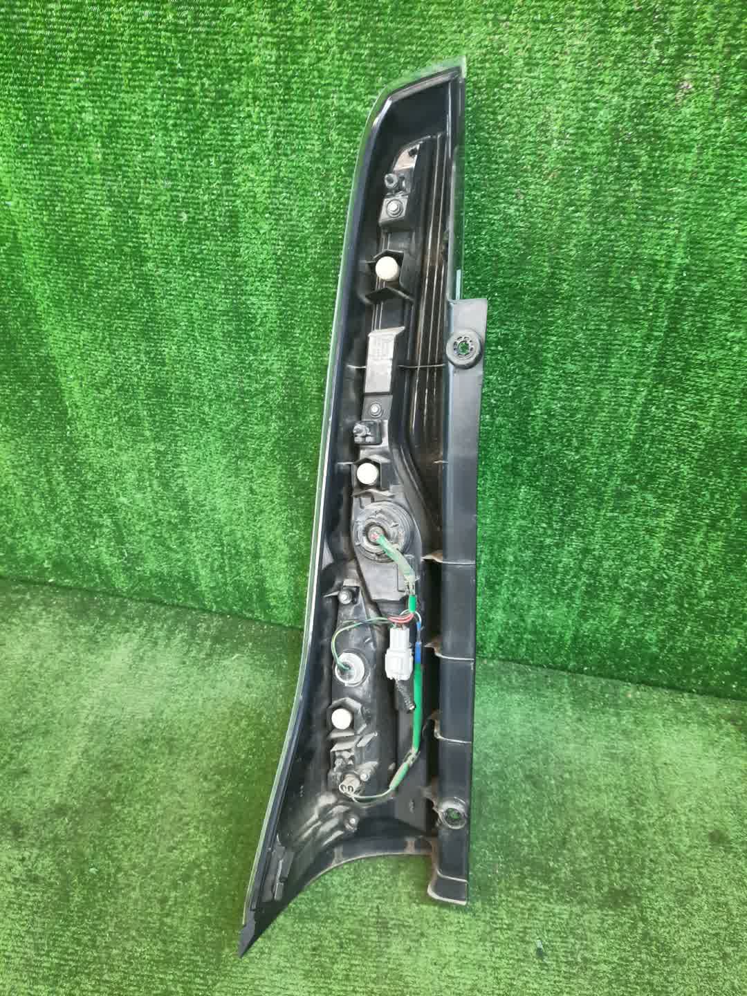 Стоп-сигнал правый задний NISSAN SERENA C26 3 ракурс