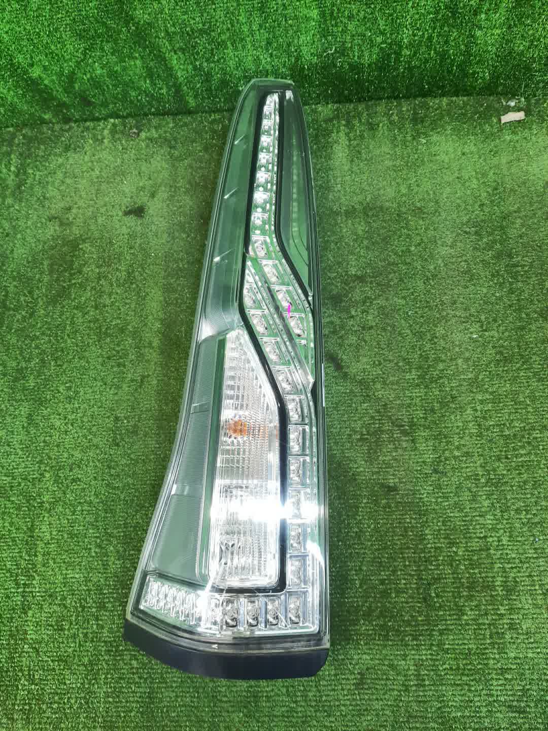 Стоп-сигнал левый задний NISSAN SERENA C26 1 ракурс