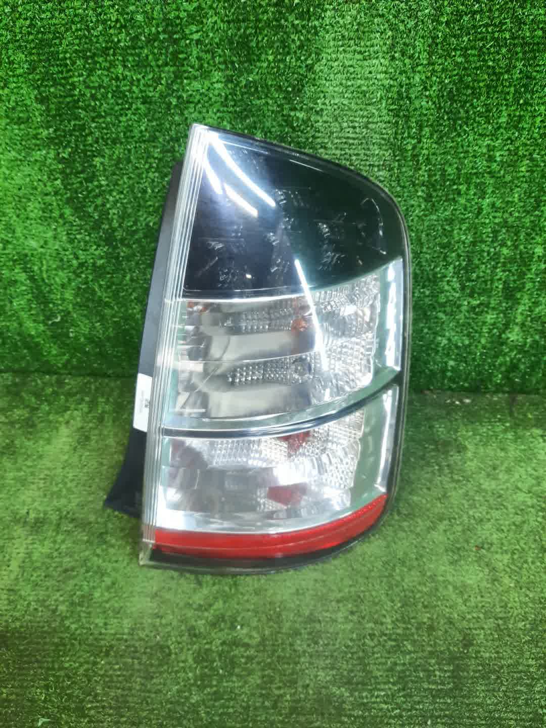 Стоп-сигнал правый задний TOYOTA PRIUS NHW20 1 ракурс Стоп-сигнал правый задний TOYOTA PRIUS NHW20 1 ракурс