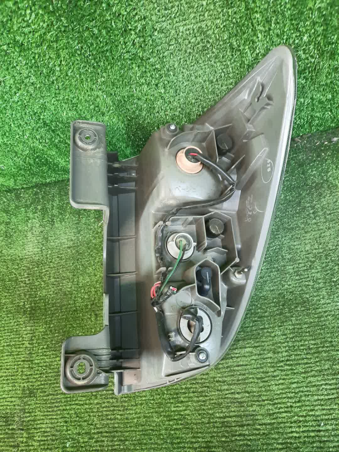 Стоп-сигнал левый задний TOYOTA RUSH, BE-GO J210E, J200E, J210G, J200G 3 ракурс