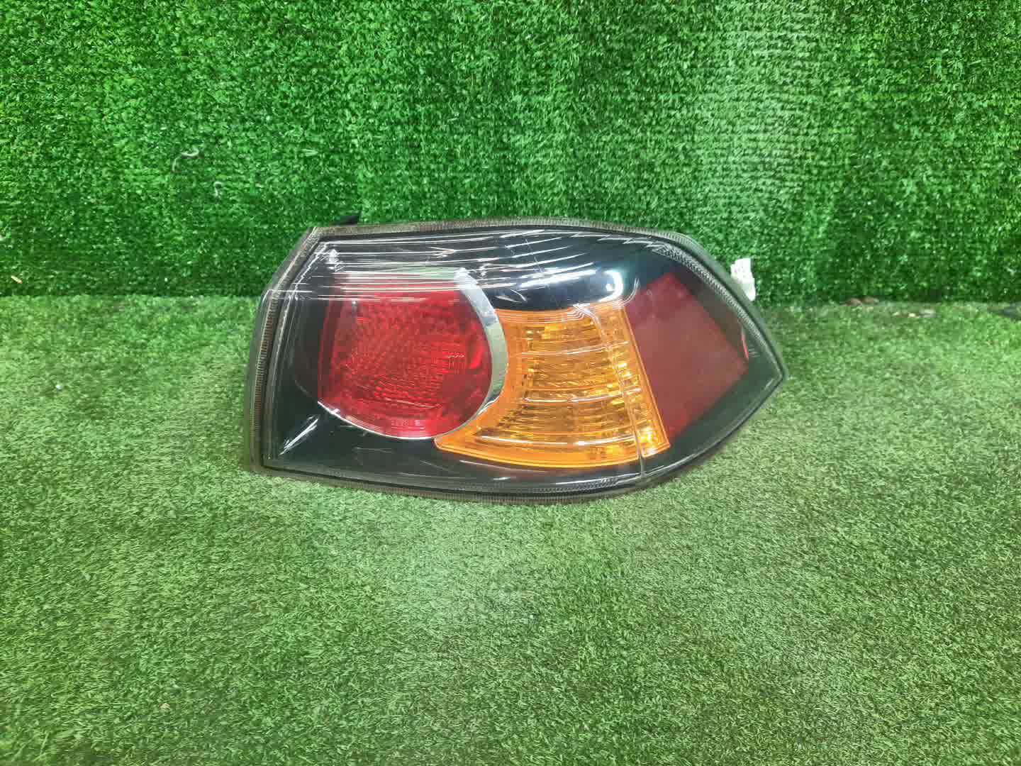 Стоп-сигнал правый задний MITSUBISHI LANCER, GALANT FORTIS CY4A, CY2A, CY3A, CY6A 1 ракурс