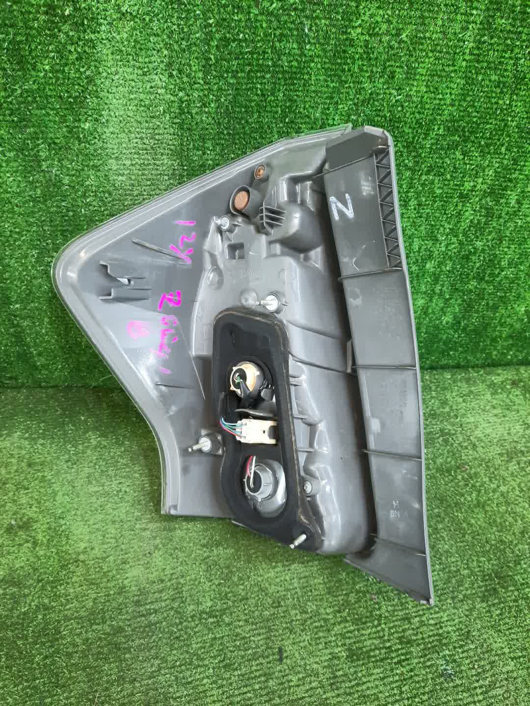 Стоп-сигнал правый задний TOYOTA PRIUS ALPHA ZVW41W, ZVW40W 3 ракурс