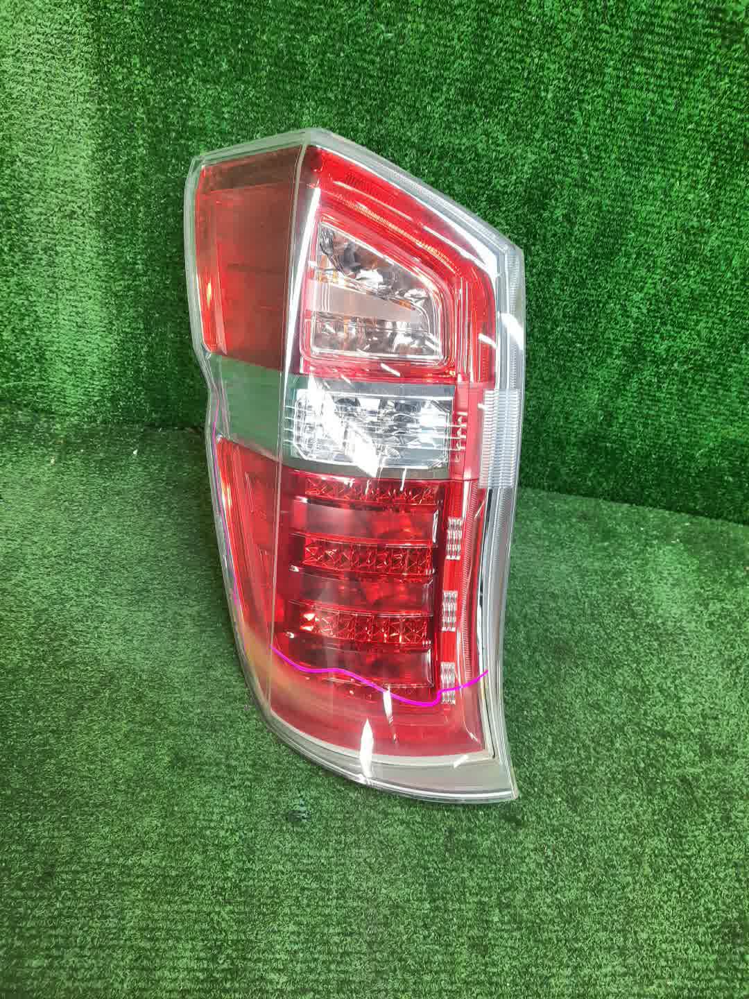 Стоп-сигнал левый задний HONDA STEPWGN RK1 1 ракурс