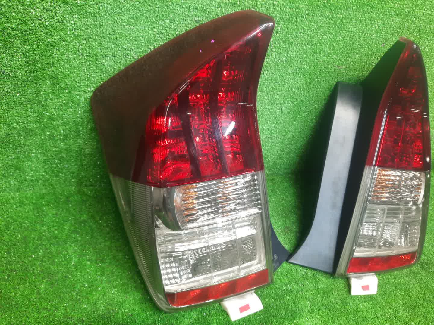 Стоп-сигнал левый задний TOYOTA PRIUS ZVW30 2 ракурс Стоп-сигнал левый задний TOYOTA PRIUS ZVW30 2 ракурс