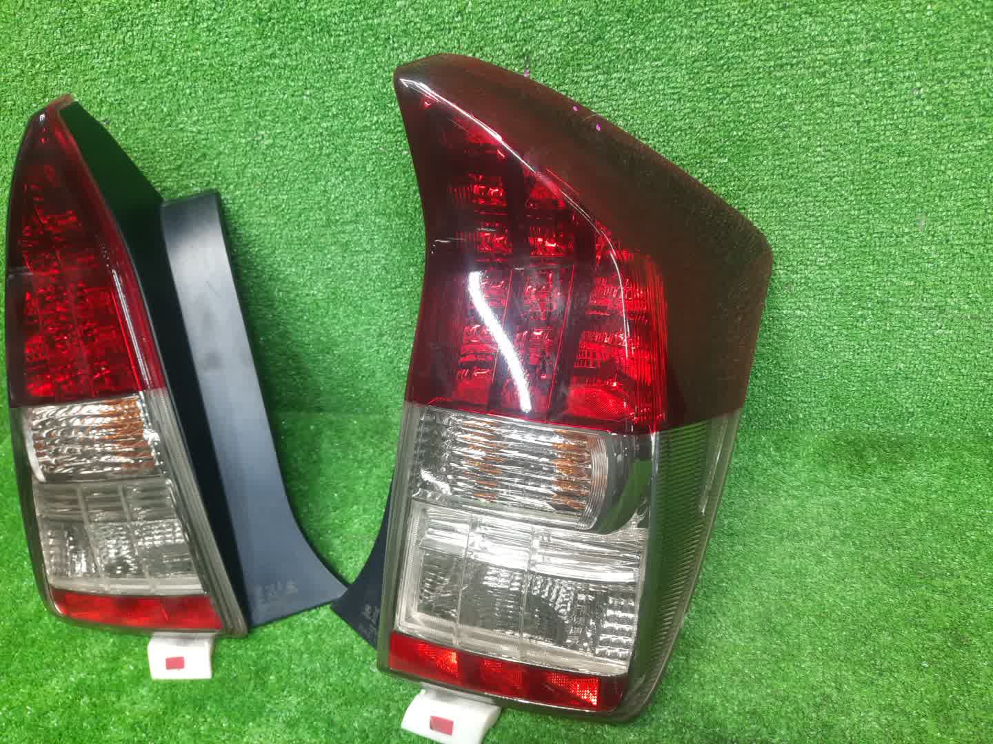 Стоп-сигнал левый задний TOYOTA PRIUS ZVW30 3 ракурс Стоп-сигнал левый задний TOYOTA PRIUS ZVW30 3 ракурс