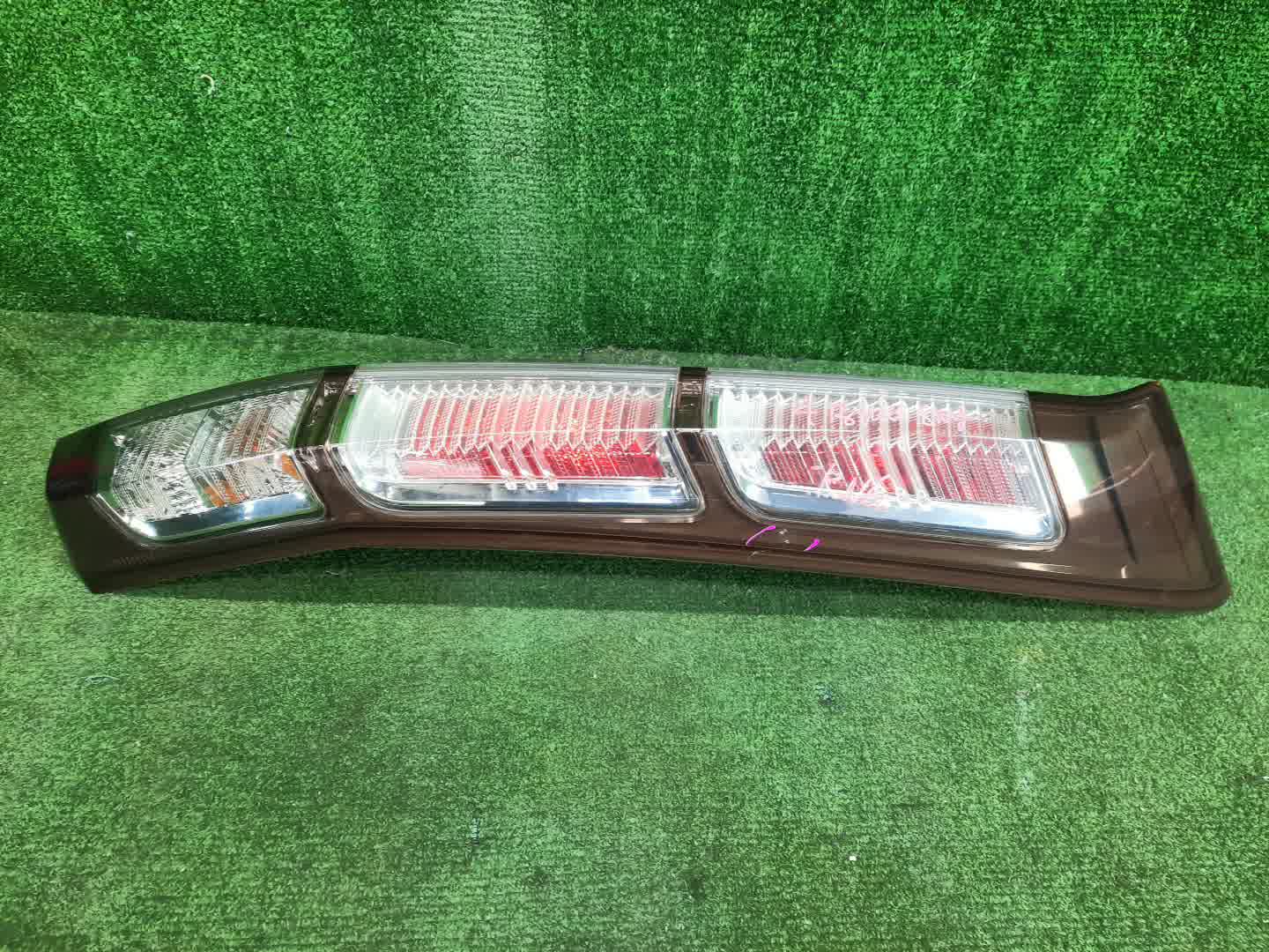 Стоп-сигнал правый задний HONDA STREAM RN9, RN6, RN7, RN8 1 ракурс