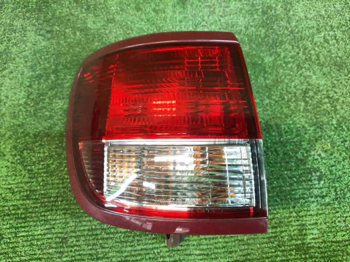 Стоп-сигнал левый задний NISSAN AVENIR, EXPERT W11, PNW11, PW11, RW11, VW11, VNW11 1 ракурс
