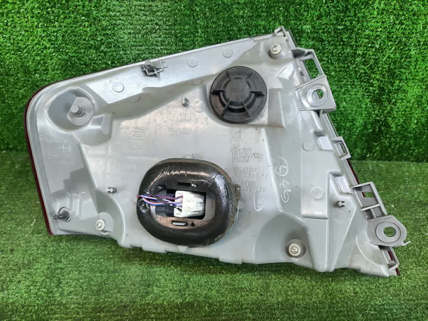Стоп-сигнал правый задний NISSAN FUGA Y50 2 ракурс