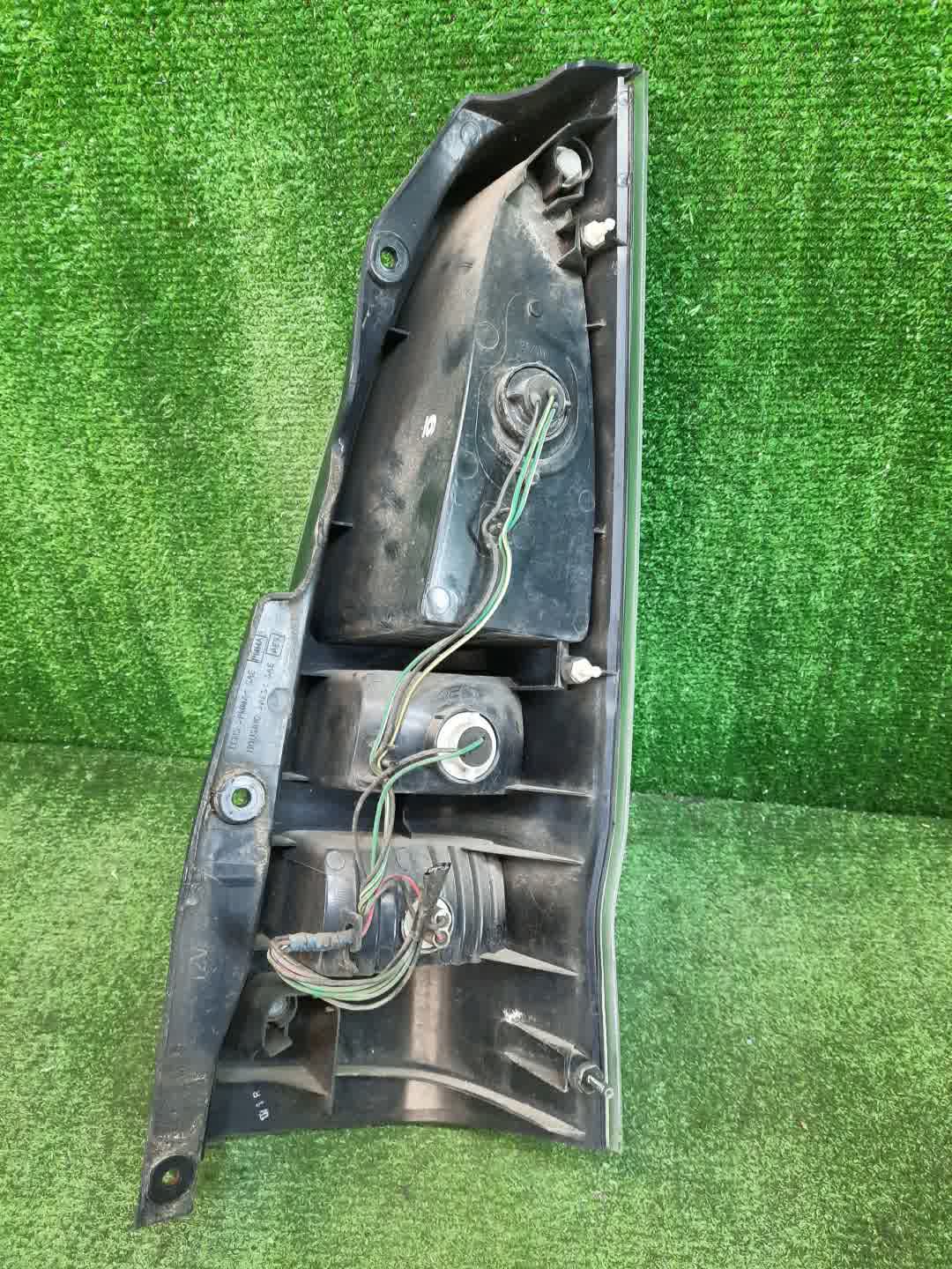 Стоп-сигнал левый задний NISSAN SERENA TNC24, TC24, RC24, PC24, PNC24, VC24, VNC24 2 ракурс