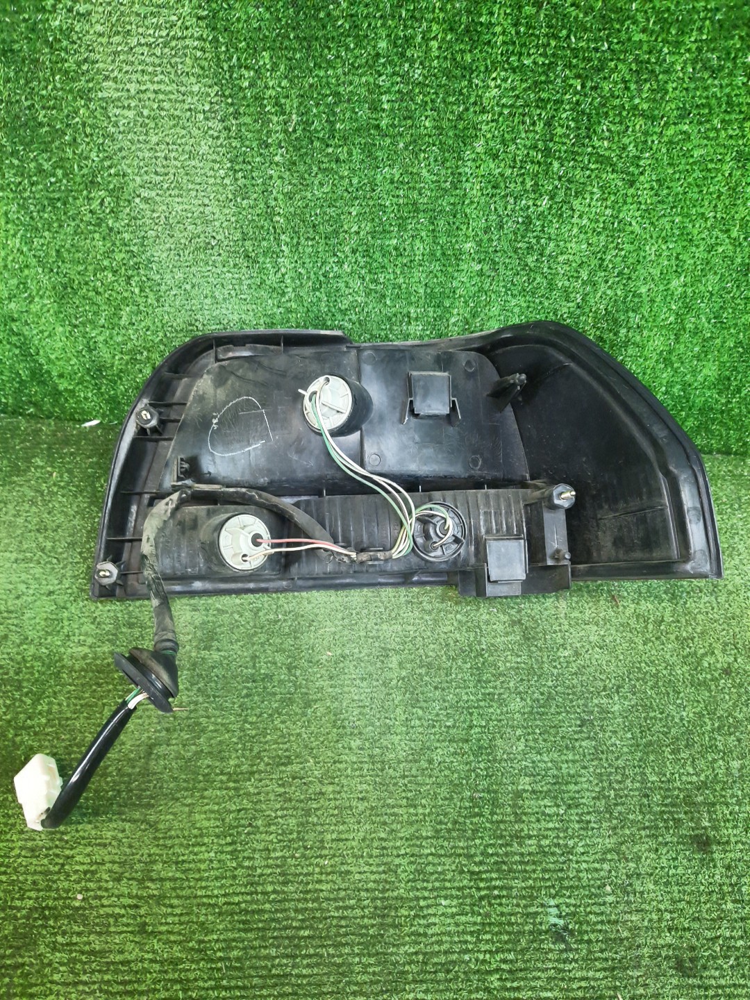 Стоп-сигнал левый задний TOYOTA COROLLA AE111, AE114, AE110, EE111, CE110, CE114 3 ракурс