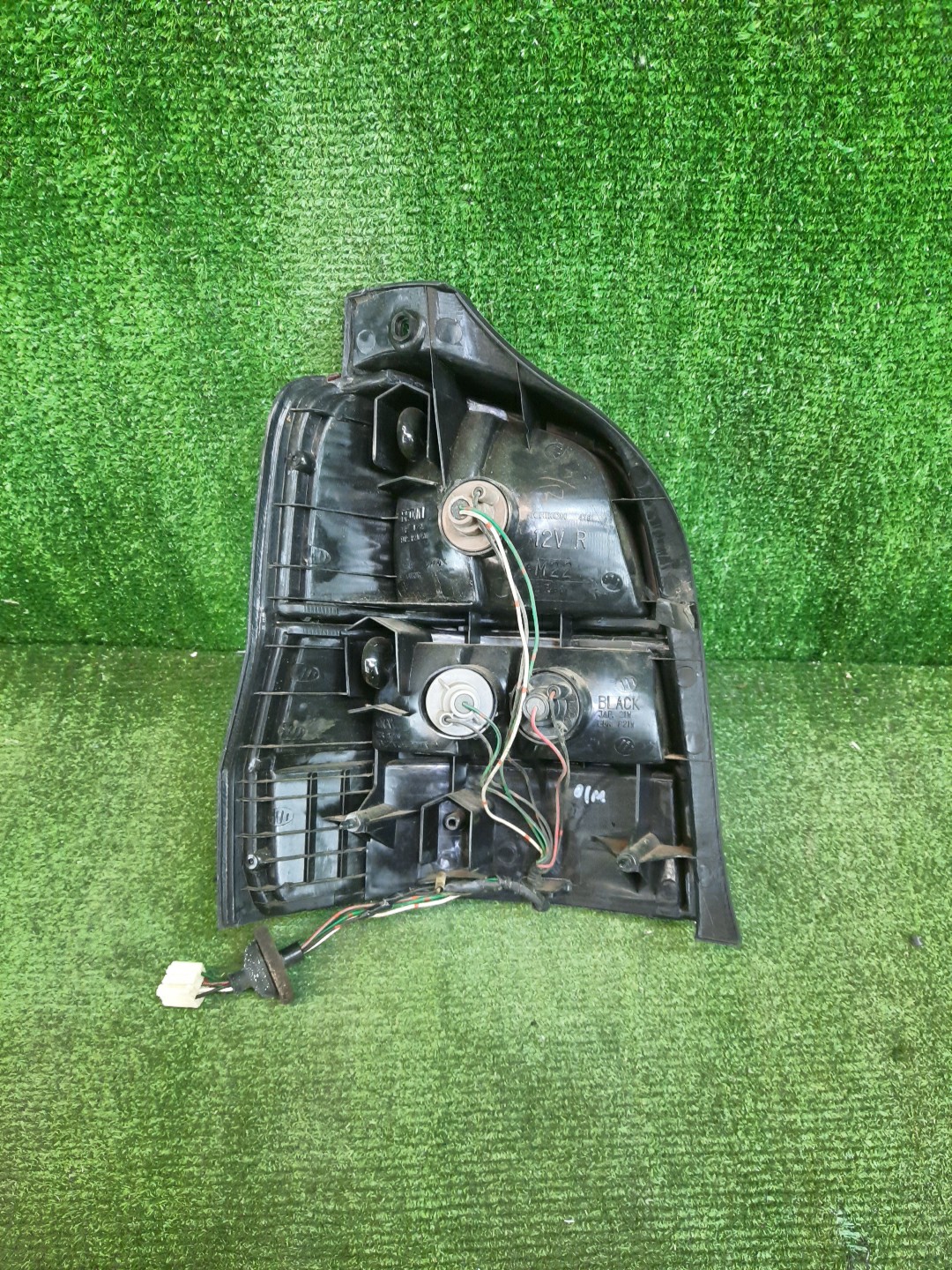 Стоп-сигнал правый задний MAZDA DEMIO DW3W, DW5W 2 ракурс