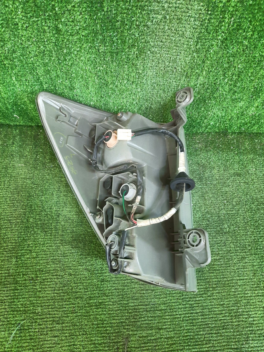 Стоп-сигнал правый задний TOYOTA RUSH, BE-GO J210E, J200E, J210G, J200G 2 ракурс