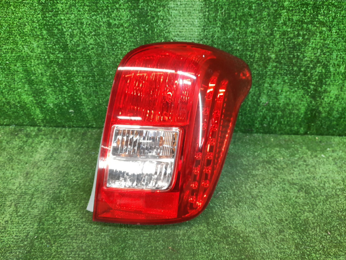 Стоп-сигнал правый задний TOYOTA COROLLA FIELDER, FIELDER ZRE144G, ZRE142G, NZE144G, NZE141G 1 ракурс