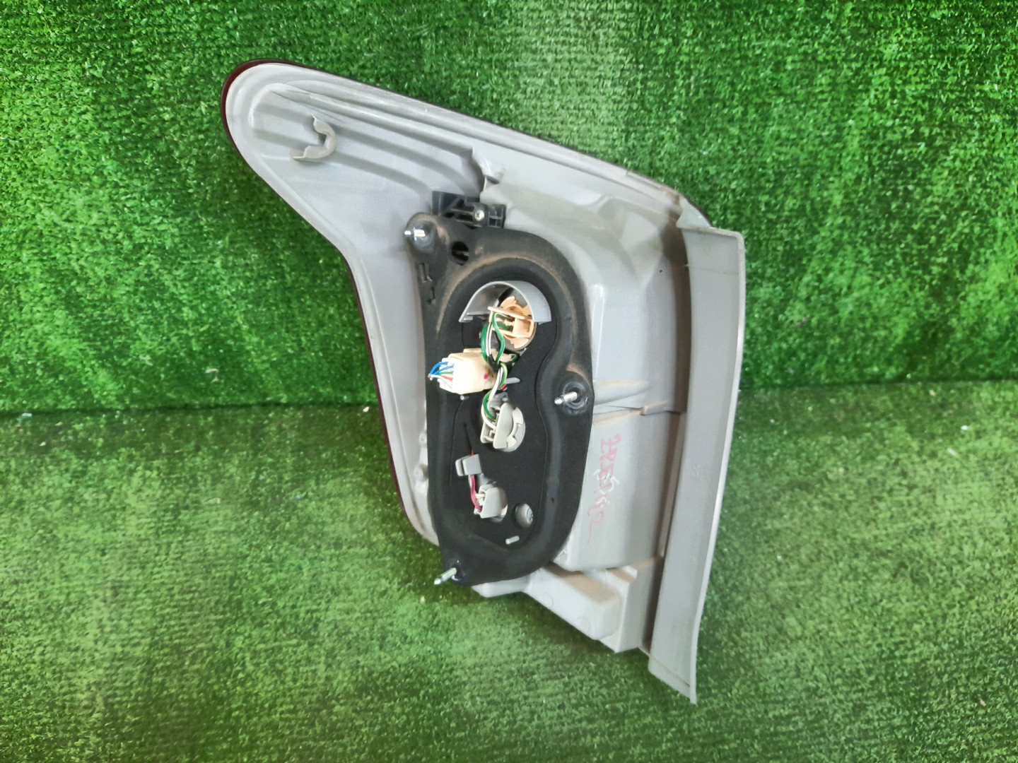 Стоп-сигнал правый задний TOYOTA COROLLA FIELDER, FIELDER ZRE144G, ZRE142G, NZE144G, NZE141G 3 ракурс