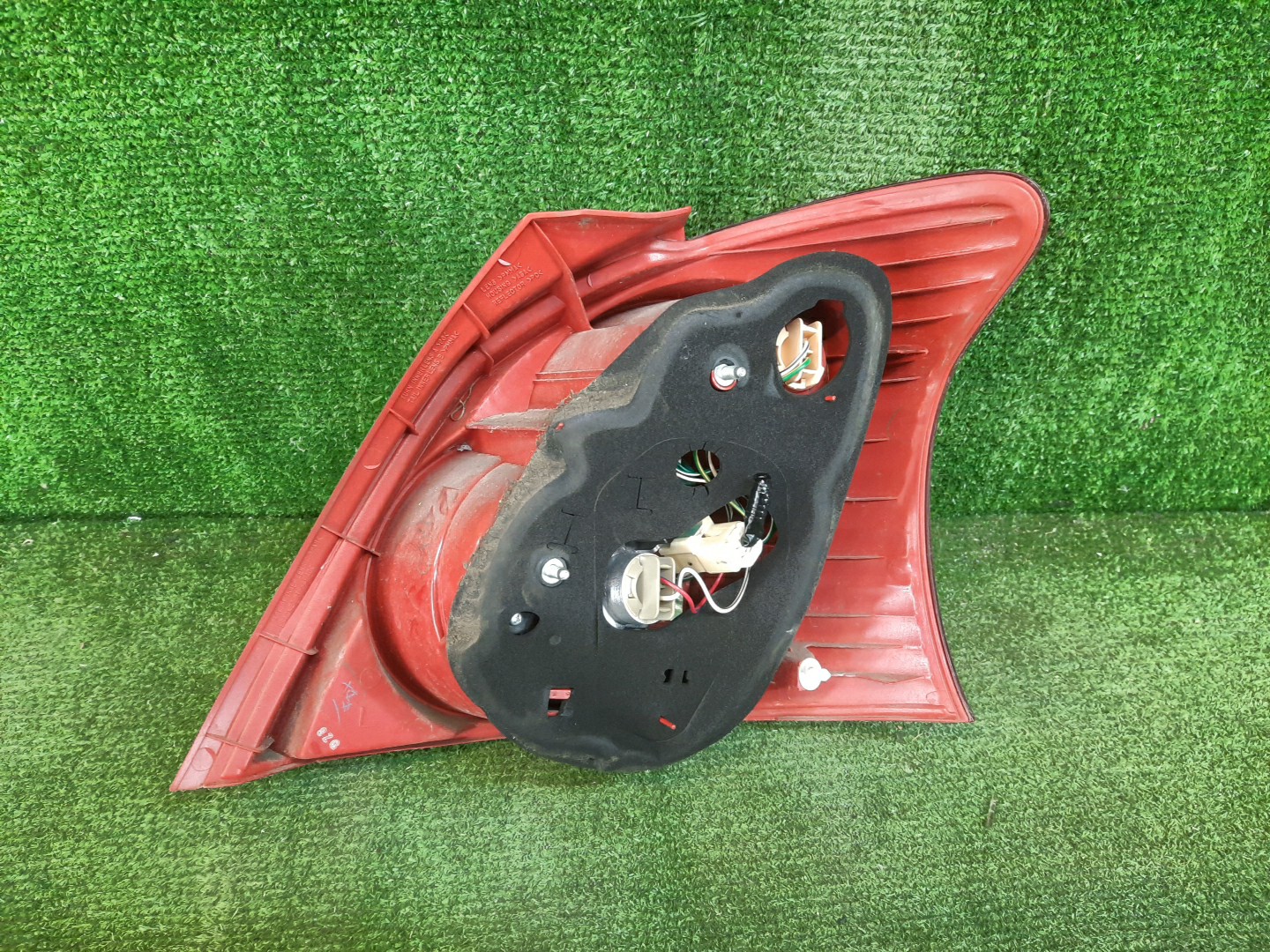 Стоп-сигнал левый задний TOYOTA VITZ SCP90, KSP90, NCP95, NCP91 2 ракурс