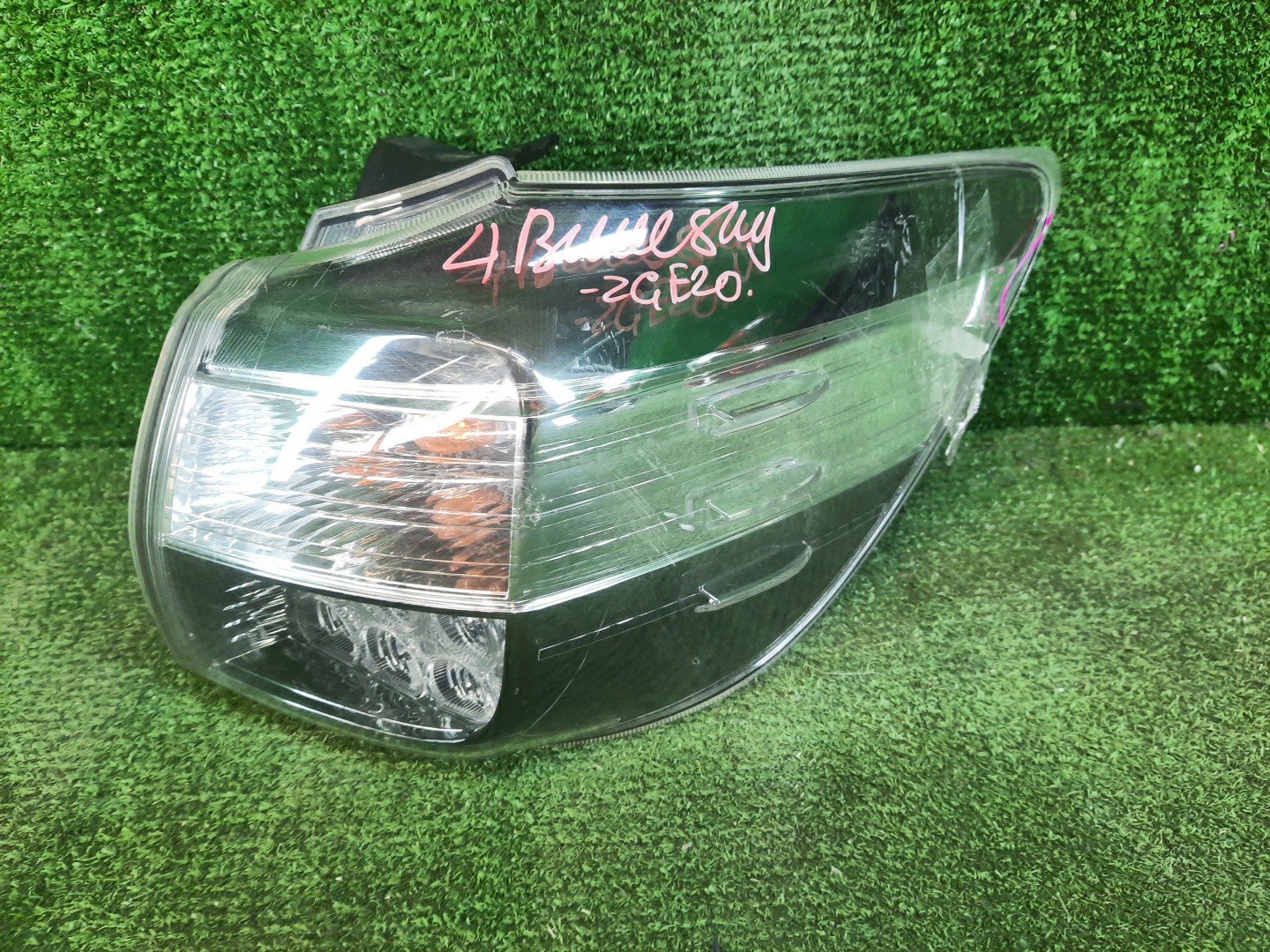 Стоп-сигнал правый задний TOYOTA WISH ZGE20W, ZGE20G, ZGE25W, ZGE21G, ZGE22W, ZGE25G 1 ракурс