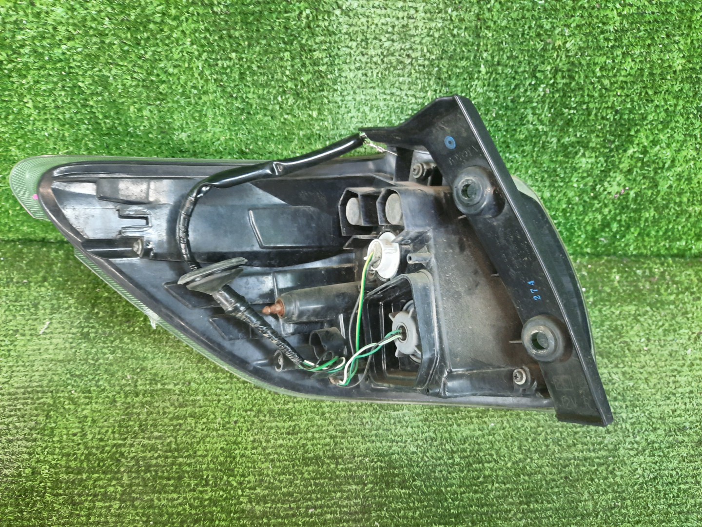 Стоп-сигнал правый задний TOYOTA WISH ZGE20W, ZGE20G, ZGE25W, ZGE21G, ZGE22W, ZGE25G 3 ракурс