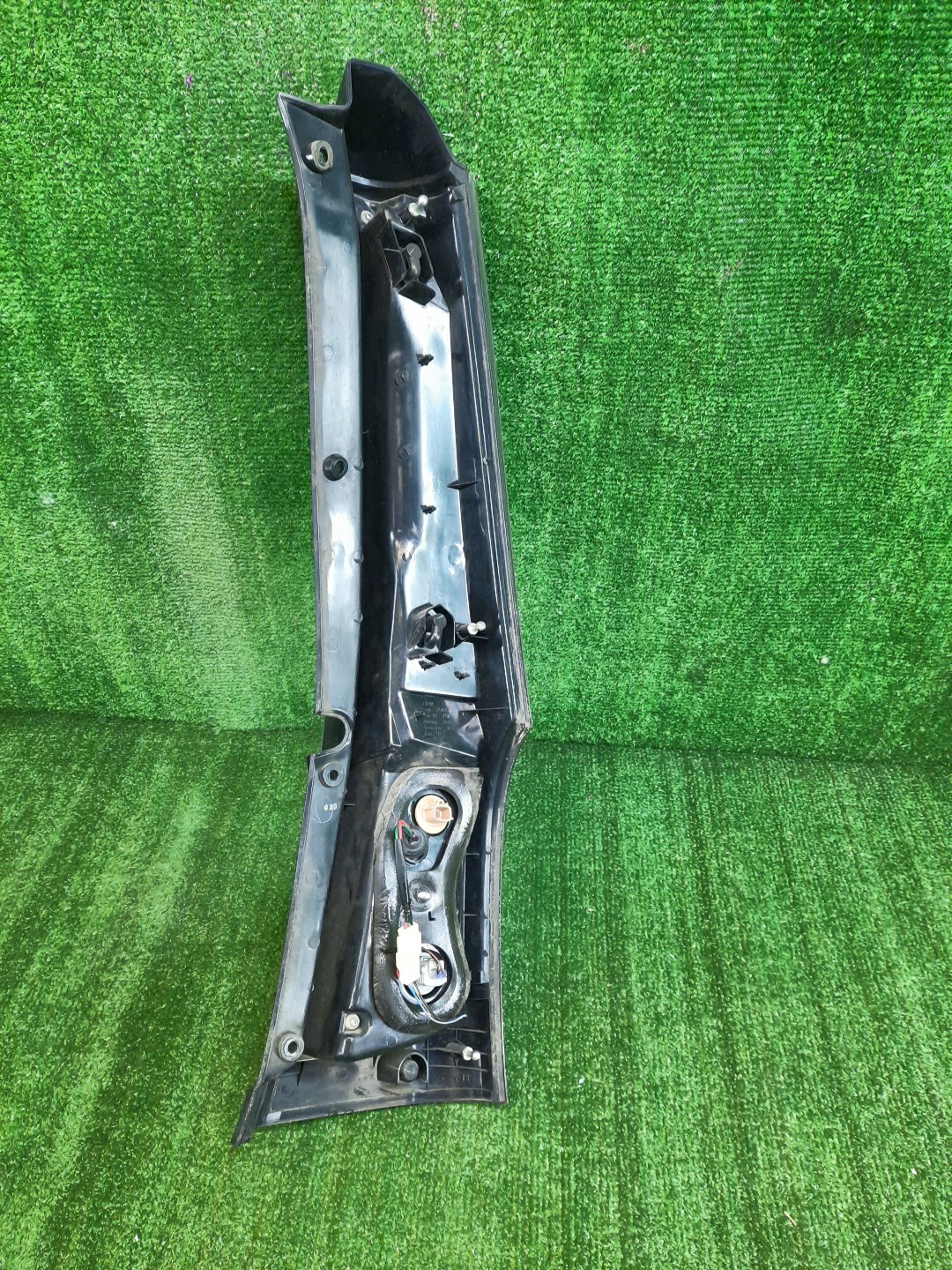 Стоп-сигнал левый задний MITSUBISHI GRANDIS NA4W 2 ракурс