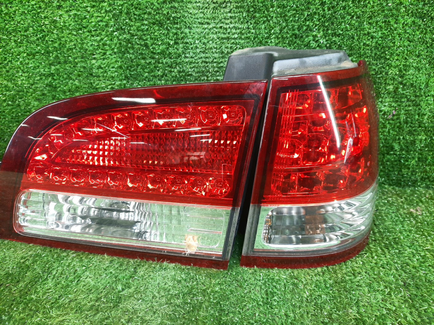 Стоп-сигнал левый задний FORD ESCAPE LFAL3F, LFAL3P EV9551160 EV9551150 EV9551170 EV9551180 2 ракурс