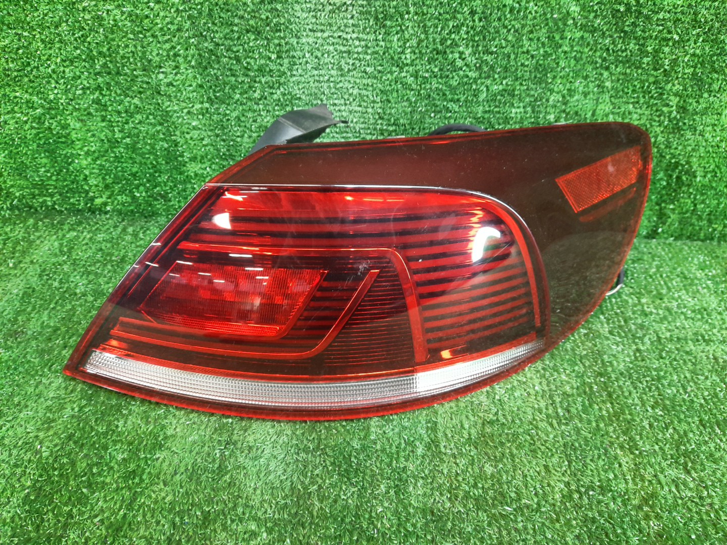 Стоп-сигнал правый задний VOLKSWAGEN PASSAT CC 358 1 ракурс