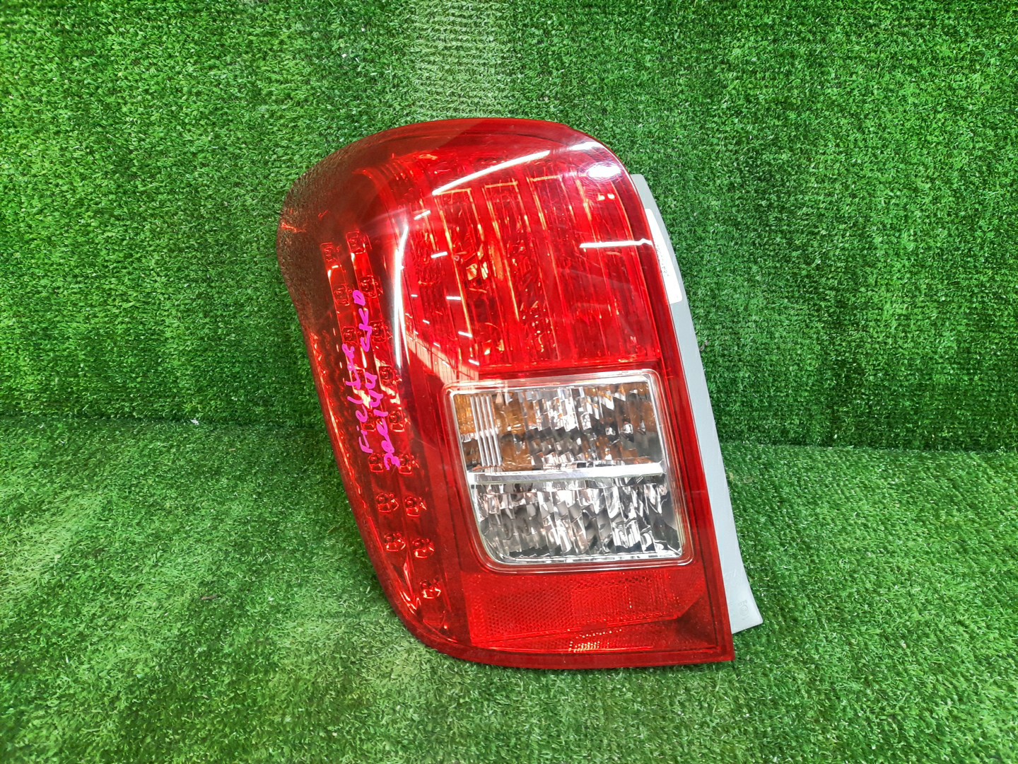 Стоп-сигнал левый задний TOYOTA COROLLA FIELDER, FIELDER ZRE144G, ZRE142G, NZE144G, NZE141G 1 ракурс
