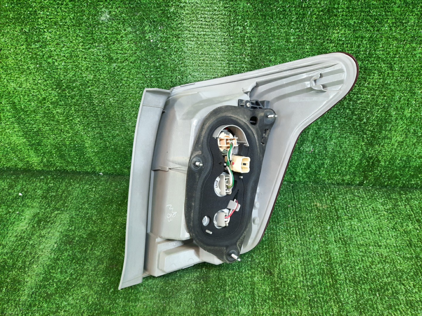 Стоп-сигнал левый задний TOYOTA COROLLA FIELDER, FIELDER ZRE144G, ZRE142G, NZE144G, NZE141G 2 ракурс
