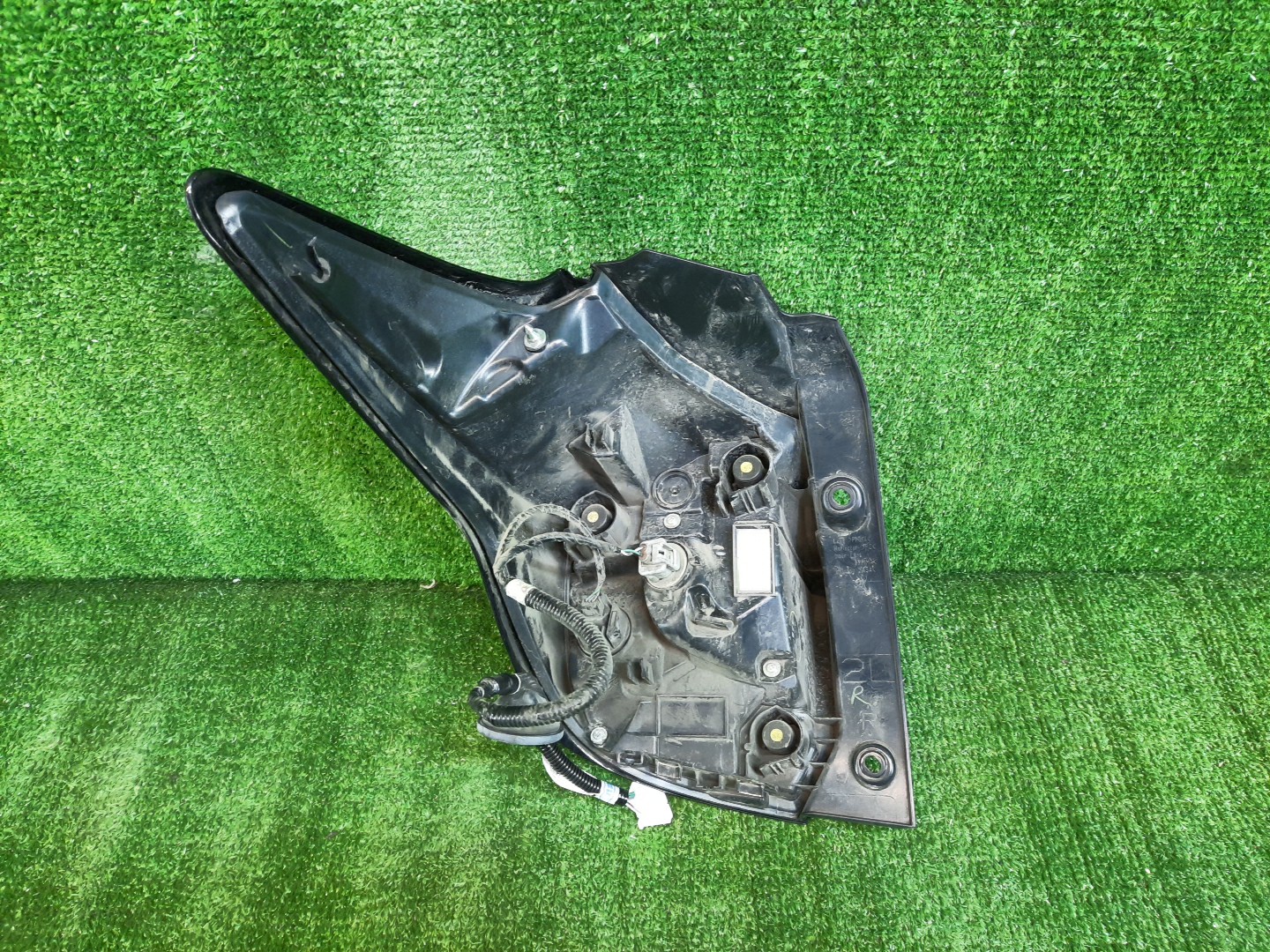 Стоп-сигнал правый задний TOYOTA YARIS MXPH10, MXPH15, KSP210, MXPA10, MXPA15 2 ракурс