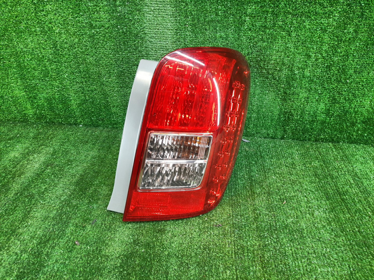 Стоп-сигнал правый задний TOYOTA COROLLA FIELDER, FIELDER ZRE144G, ZRE142G, NZE144G, NZE141G 1 ракурс