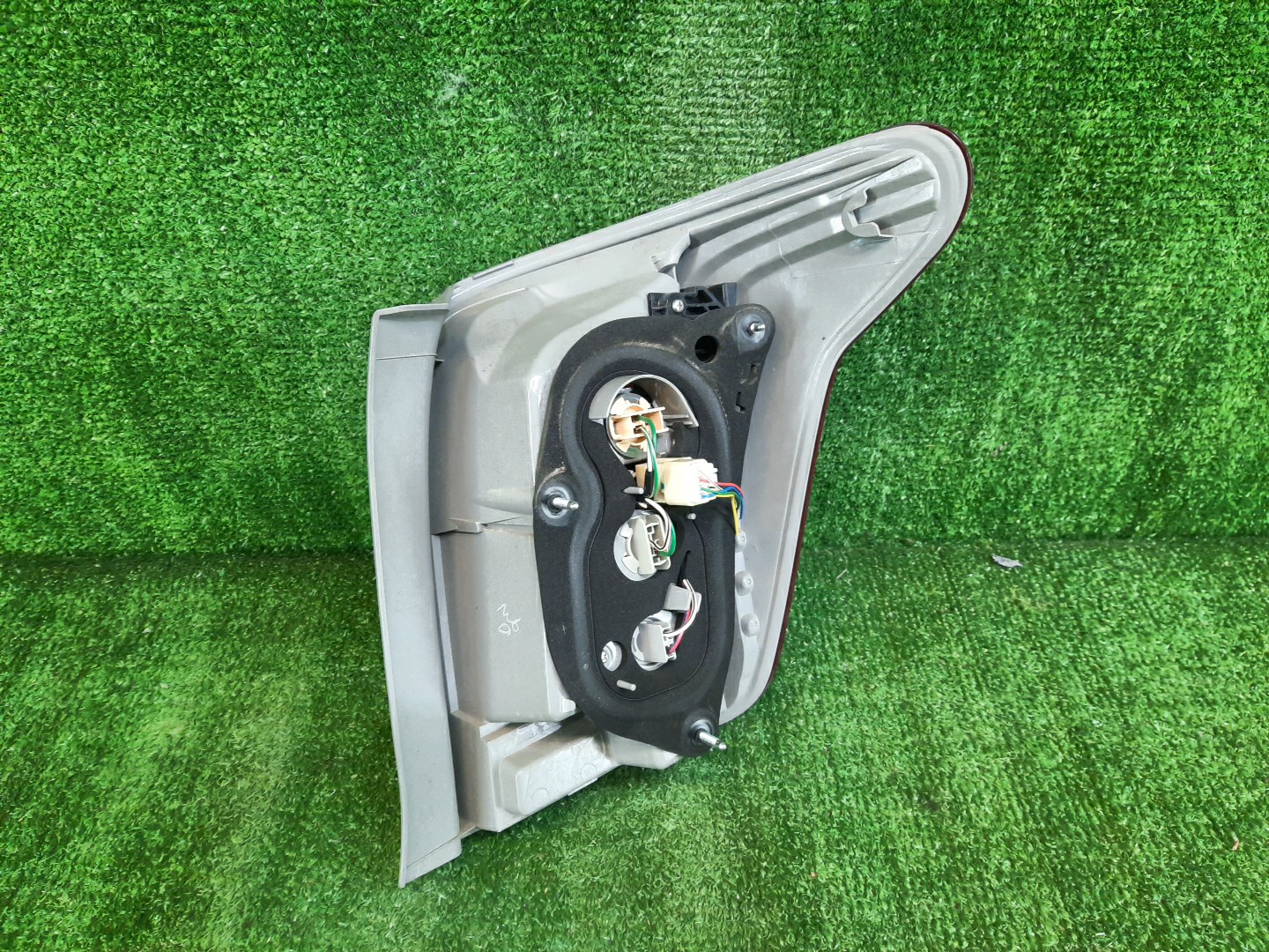 Стоп-сигнал левый задний TOYOTA COROLLA FIELDER, FIELDER ZRE144G, ZRE142G, NZE144G, NZE141G 2 ракурс