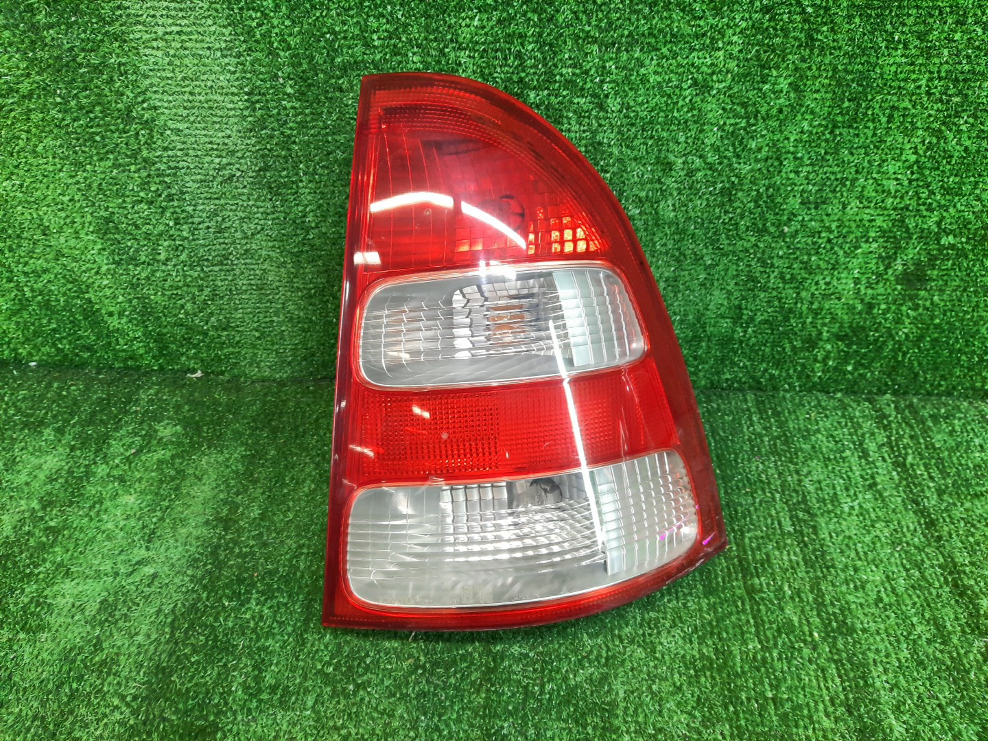 Стоп-сигнал правый задний TOYOTA COROLLA FIELDER NZE121G, ZZE123G, ZZE124G, ZZE122G, NZE124G 1 ракурс