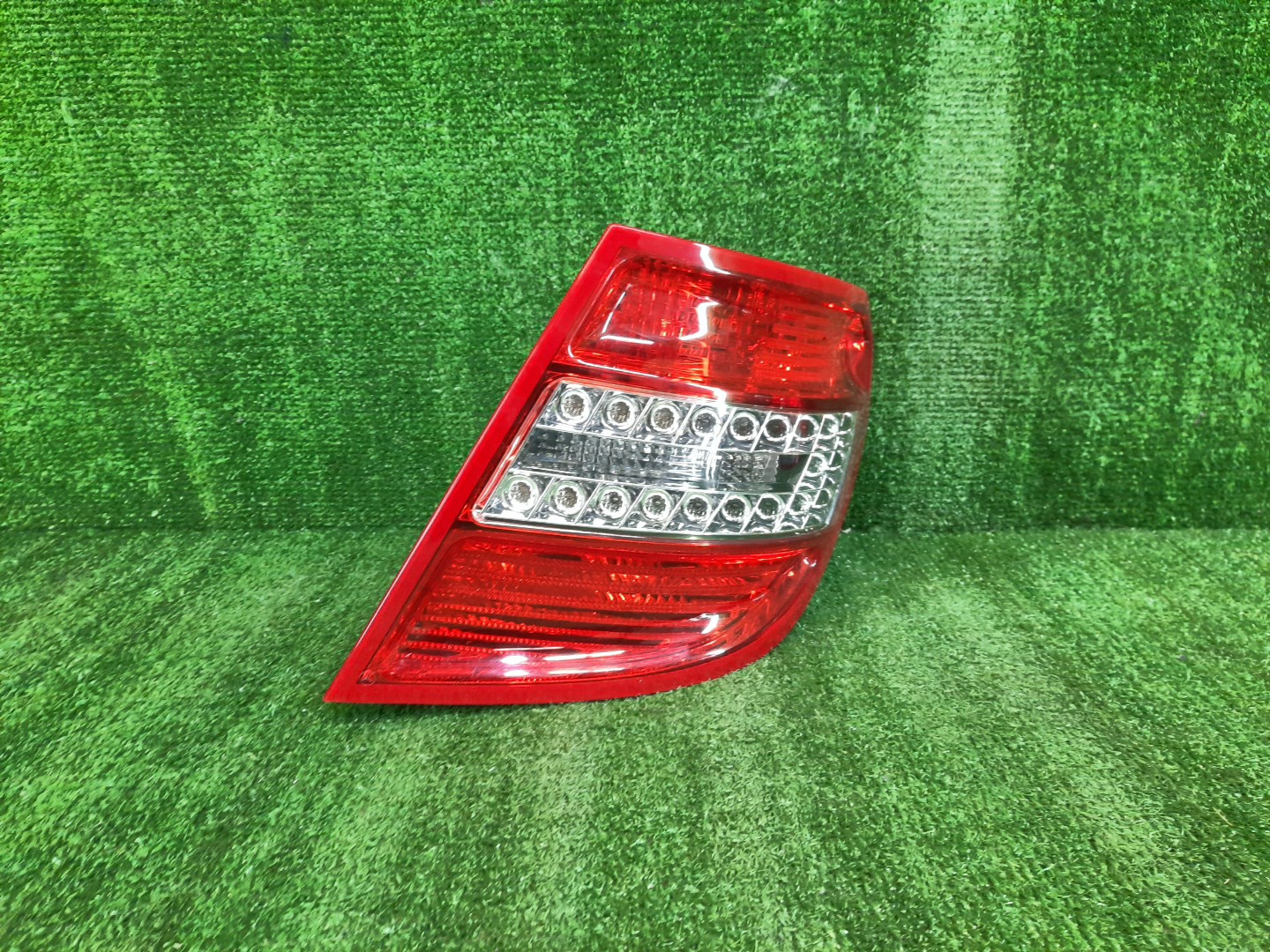 Стоп-сигнал правый задний MERCEDES-BENZ C-Class W204 1 ракурс