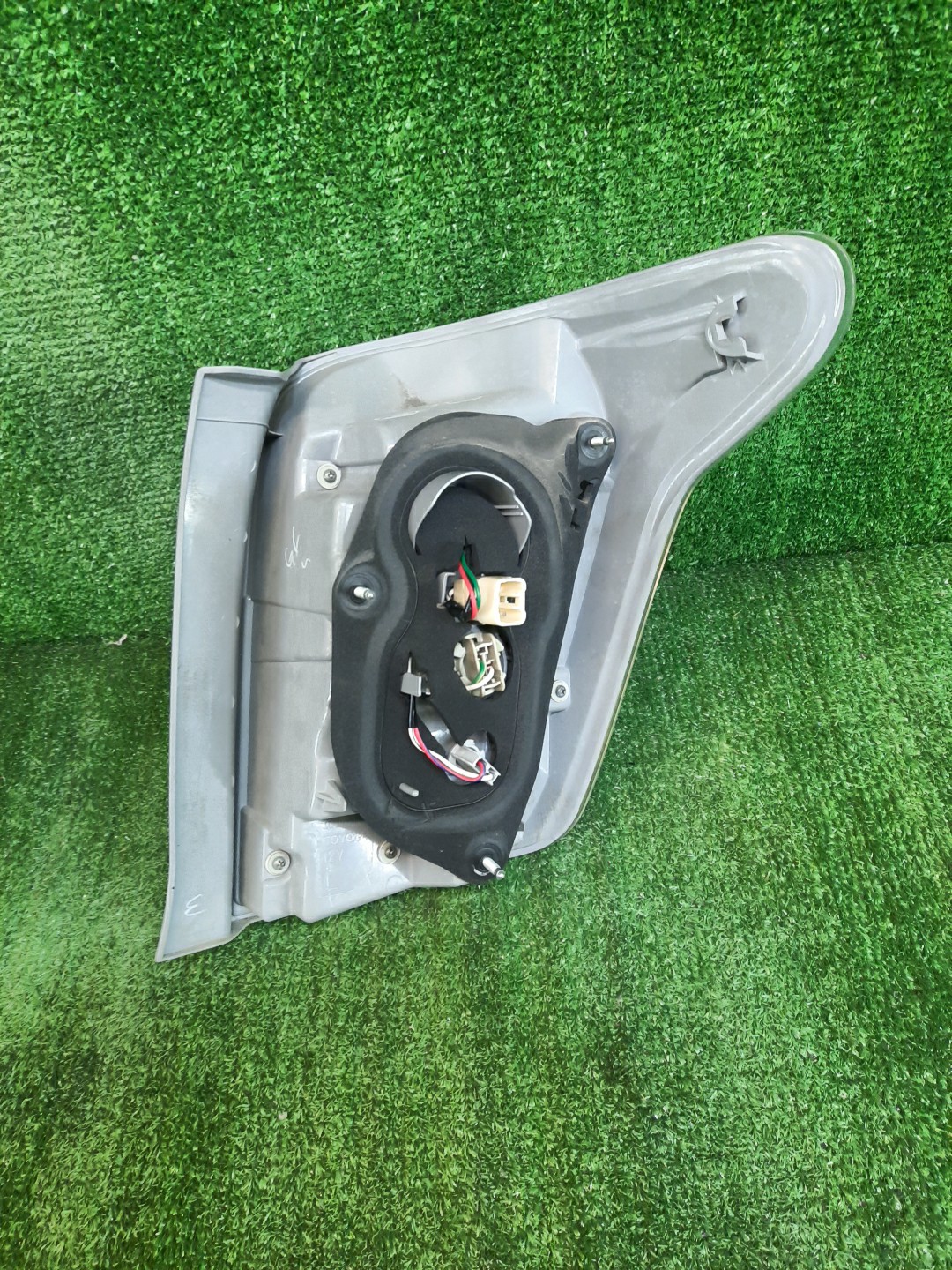 Стоп-сигнал левый задний TOYOTA COROLLA FIELDER, FIELDER ZRE144G, ZRE142G, NZE144G, NZE141G 3 ракурс
