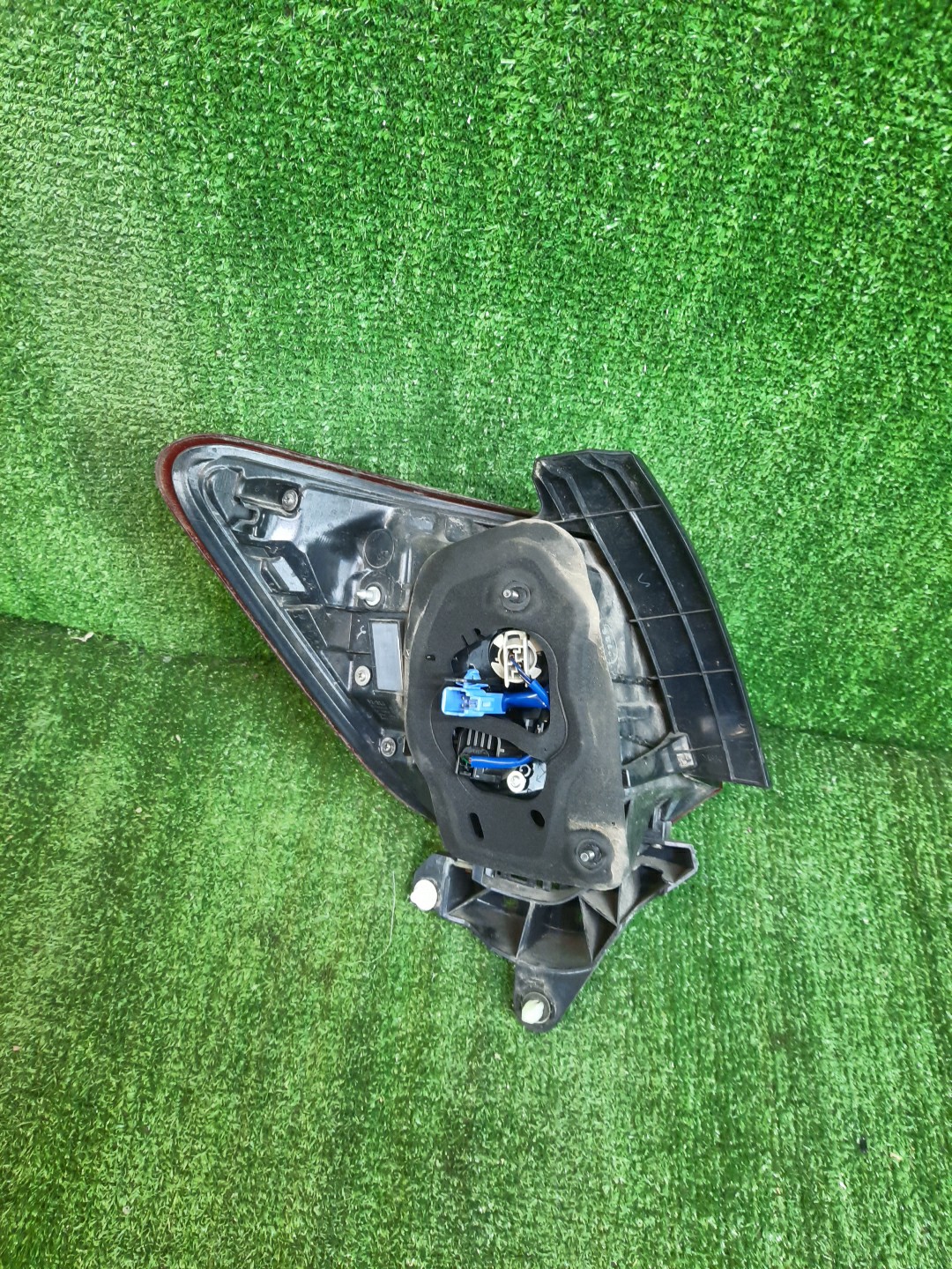 Стоп-сигнал правый задний TOYOTA VITZ, YARIS KSP130, NSP130, NSP135, NCP131 2 ракурс