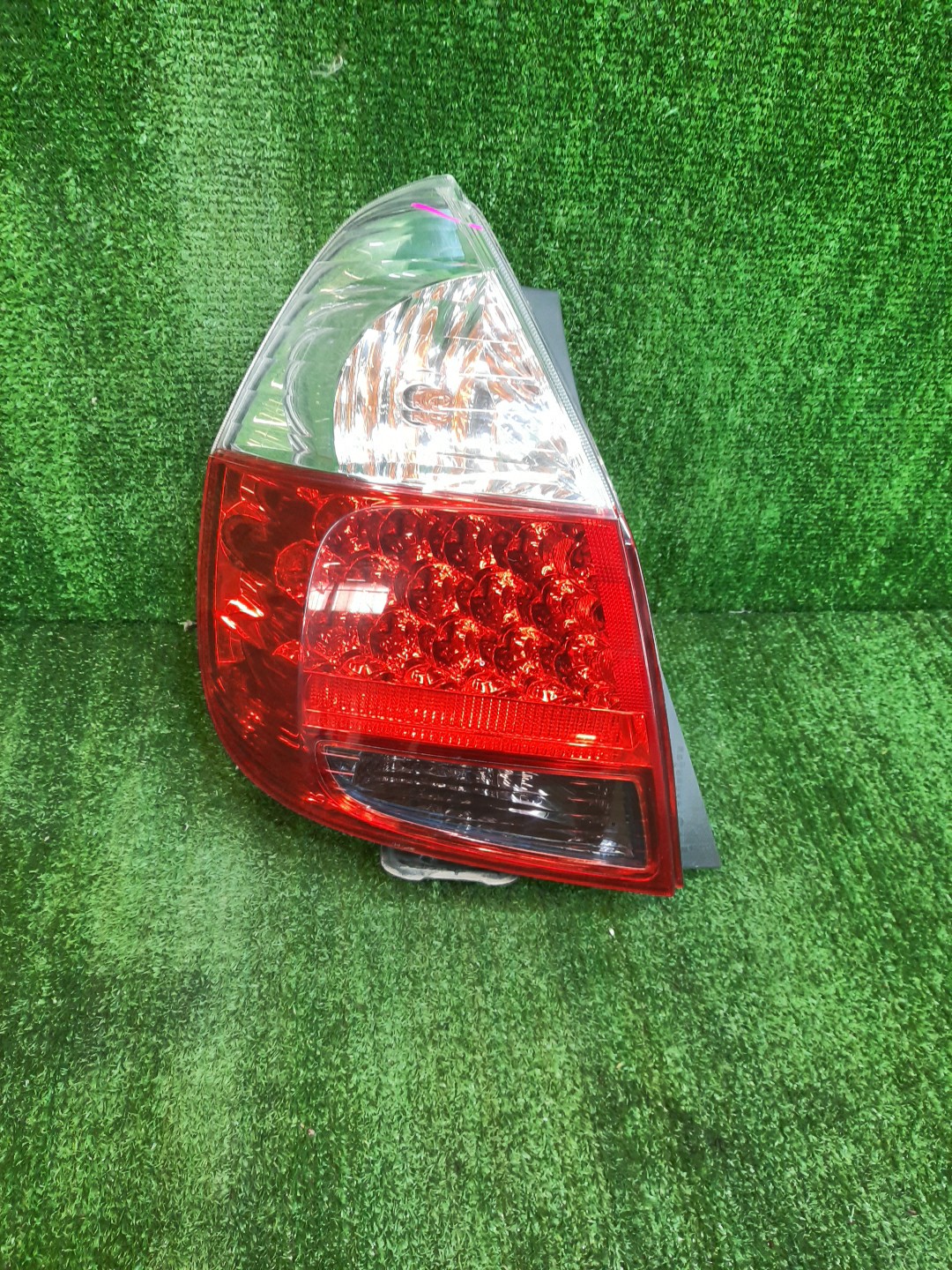 Стоп-сигнал левый задний HONDA FIT, JAZZ GD2, GD3, GD4, GD1 1 ракурс