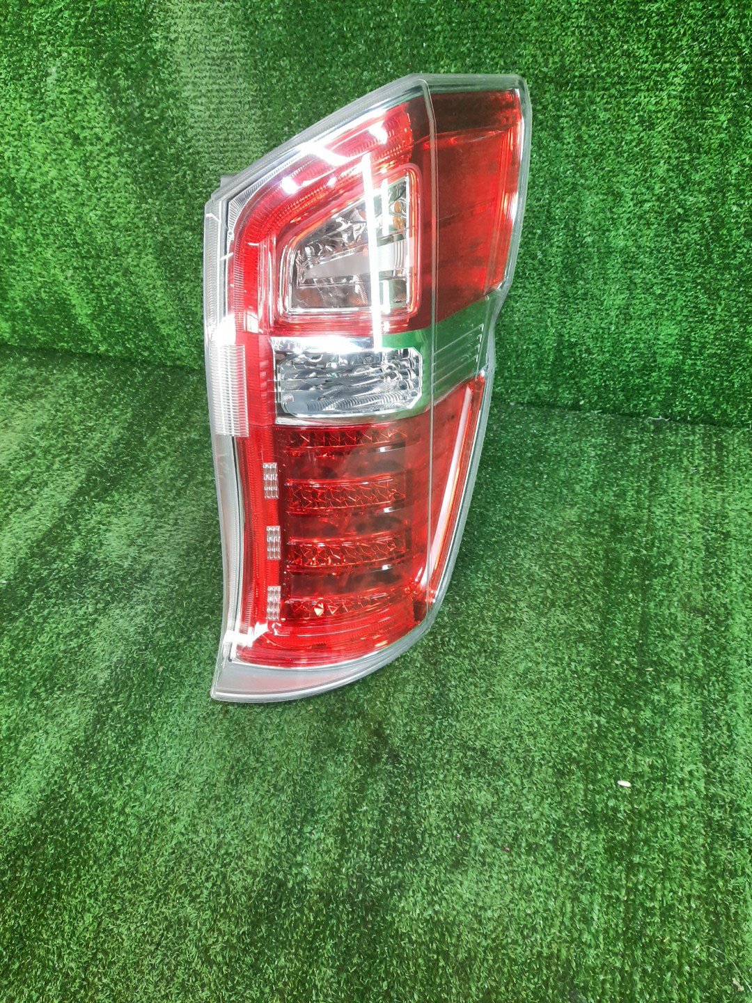 Стоп-сигнал правый задний HONDA STEPWGN RK1 1 ракурс