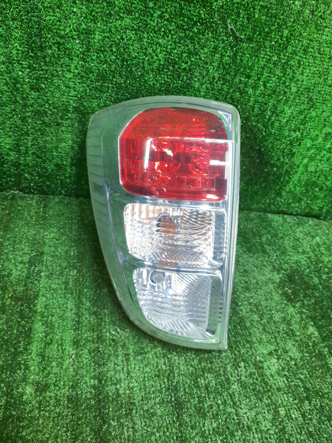 Стоп-сигнал левый задний TOYOTA RUSH, BE-GO J210E, J200E, J210G, J200G 1 ракурс