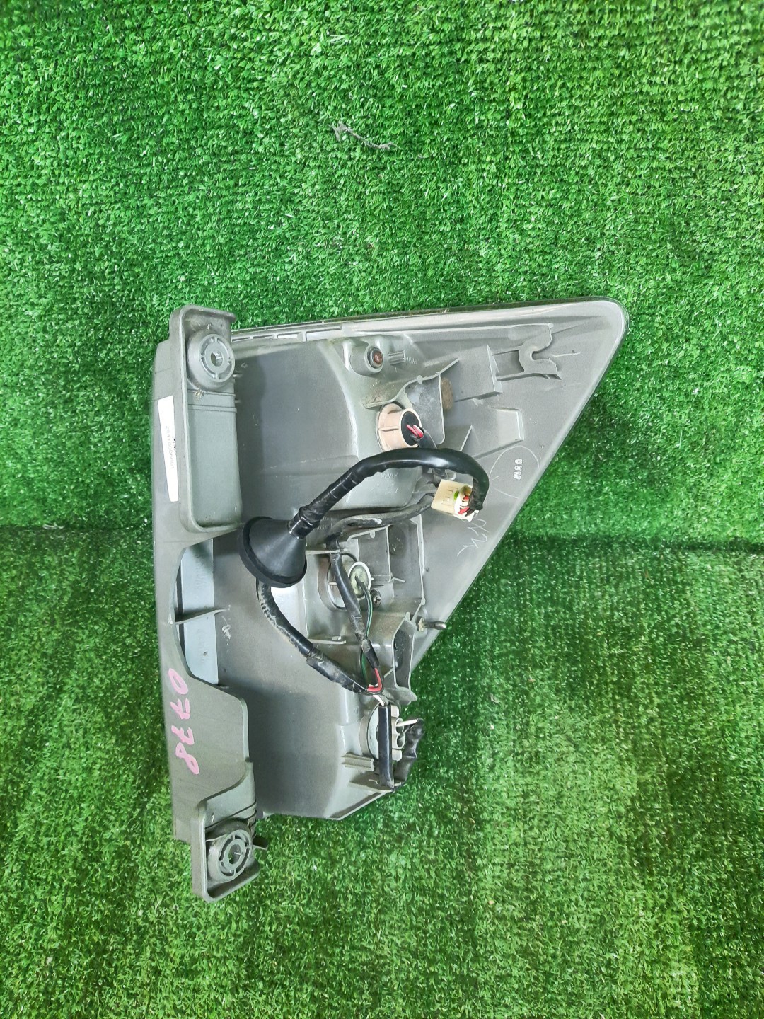 Стоп-сигнал левый задний TOYOTA RUSH, BE-GO J210E, J200E, J210G, J200G 2 ракурс